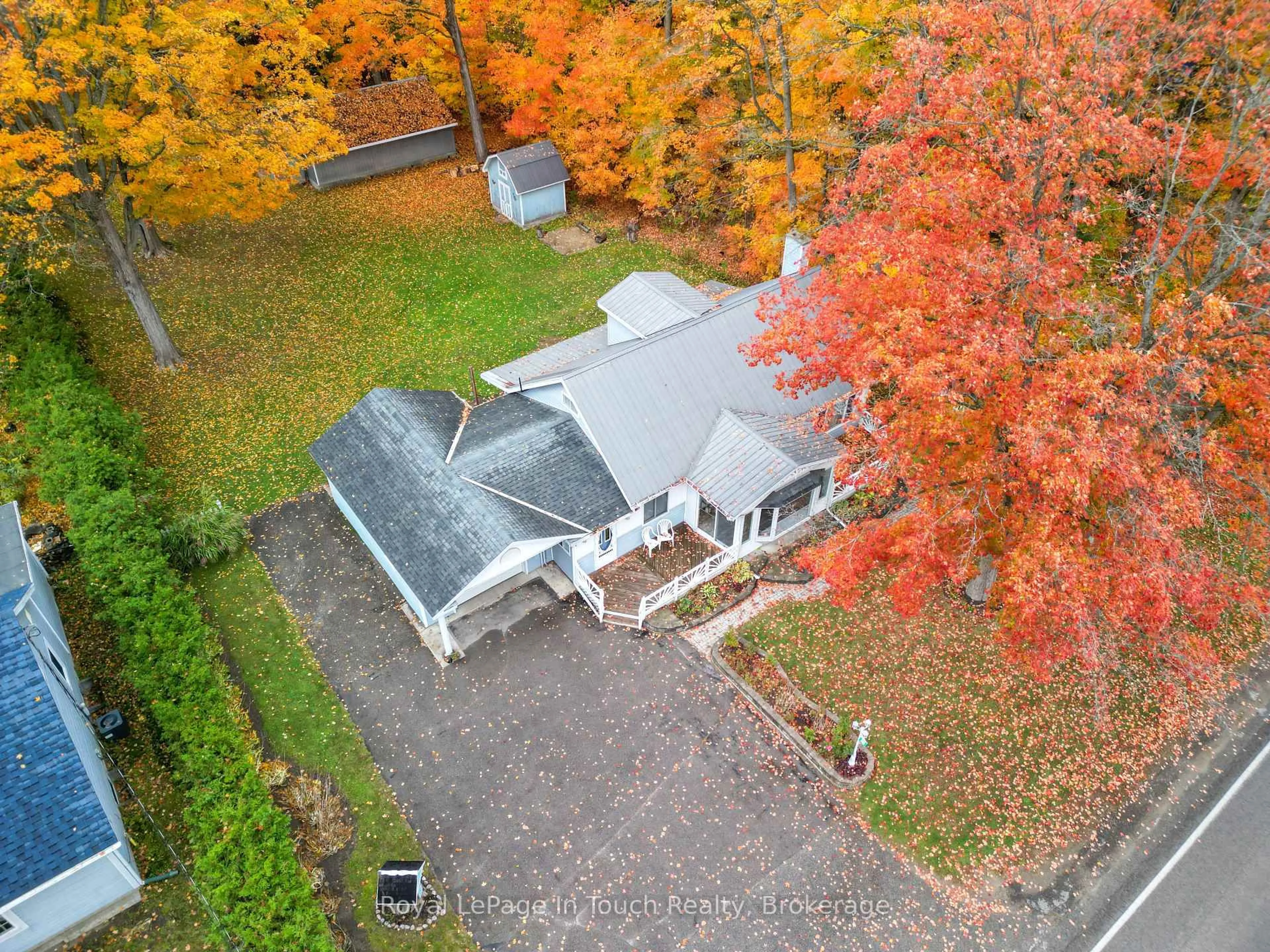 A pic from outside/outdoor area/front of a property/back of a property/a pic from drone, street for 748 Overhead bridge Rd, Penetanguishene Ontario L9M 0V6