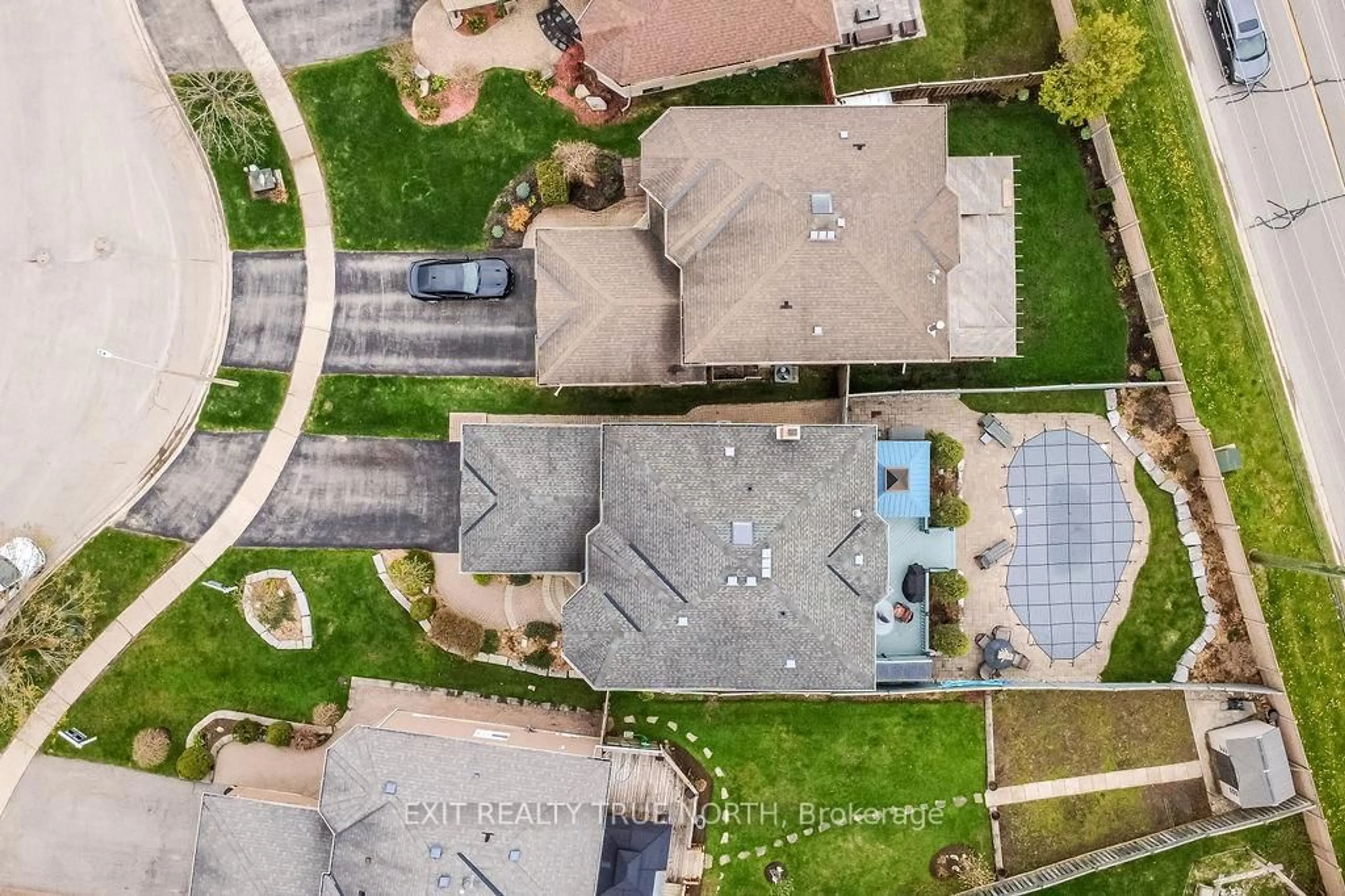 A pic from outside/outdoor area/front of a property/back of a property/a pic from drone, street for 53 Etherington Cres, Barrie Ontario L4N 6Z4