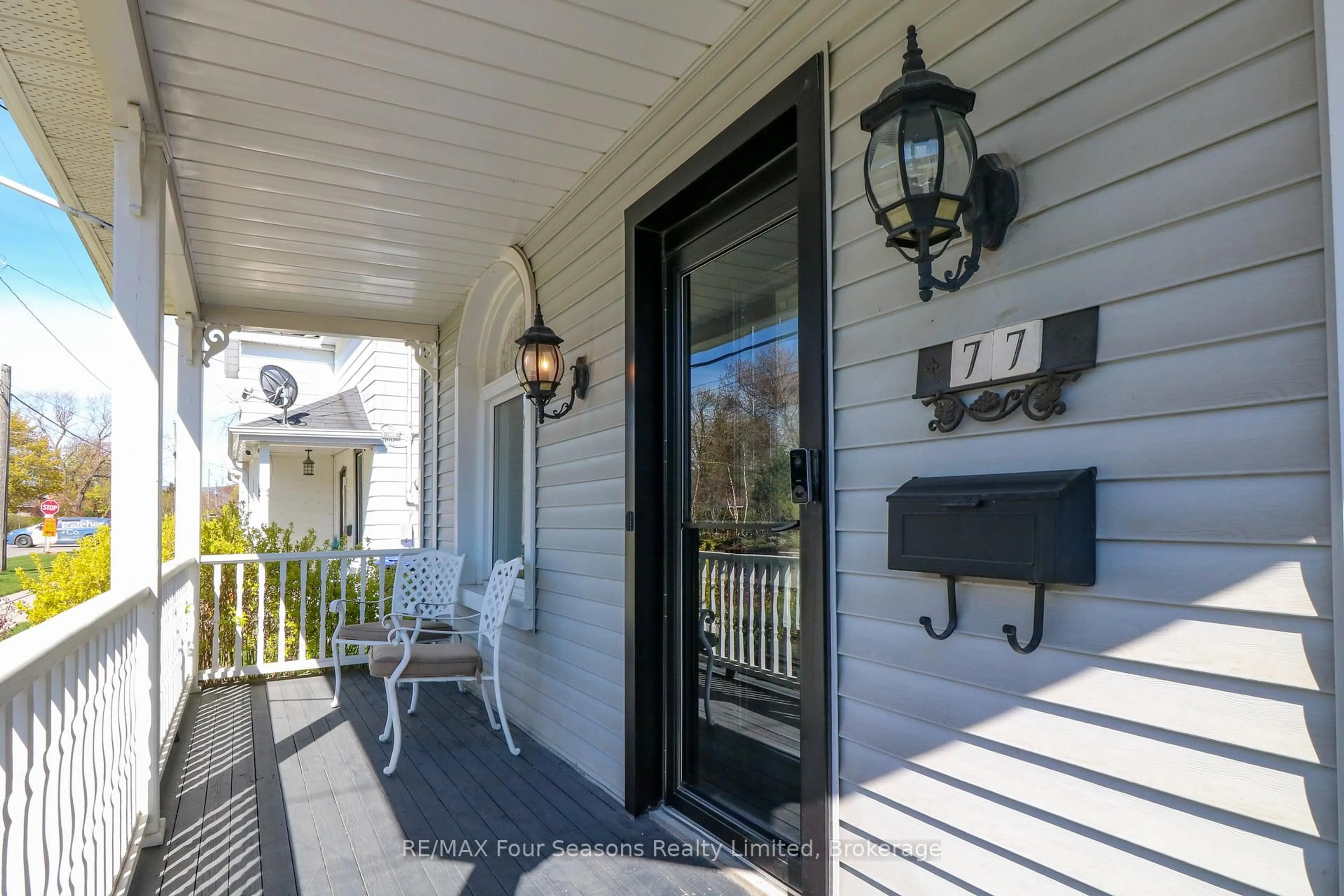 Unknown for 77 Fourth St, Collingwood Ontario L9Y 1R5