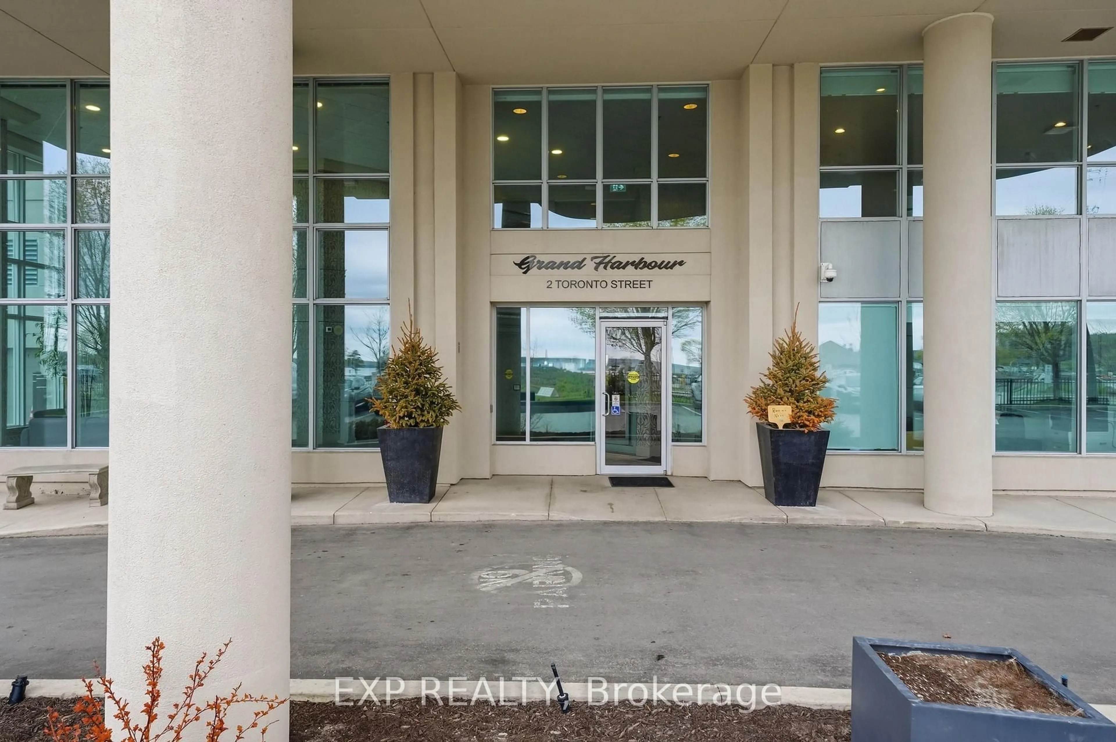 Indoor foyer for 2 Toronto St #905, Barrie Ontario L4N 9R2