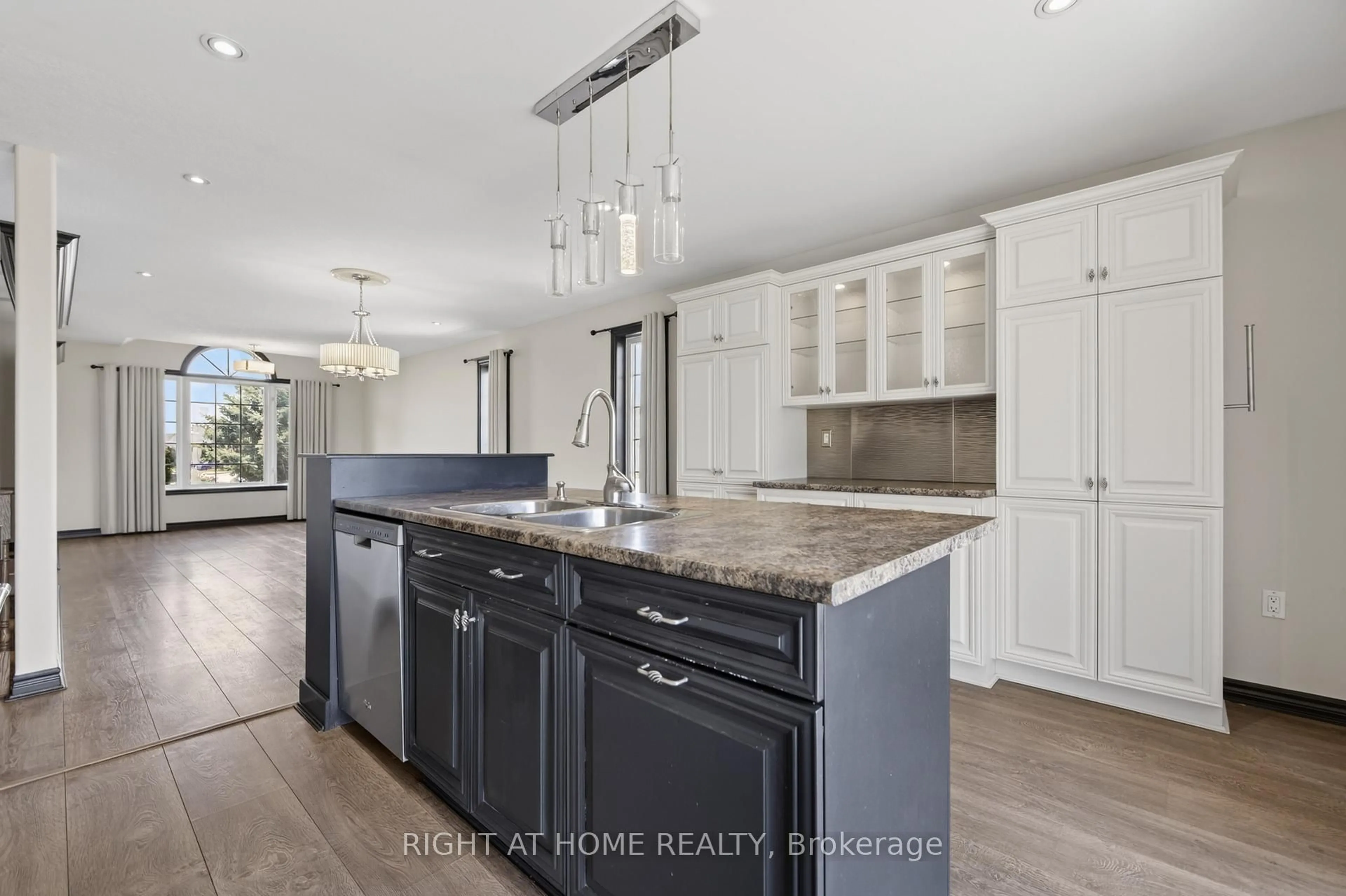 Open concept kitchen, ceramic/tile floor for 61 Seline Cres, Barrie Ontario L4N 5V6