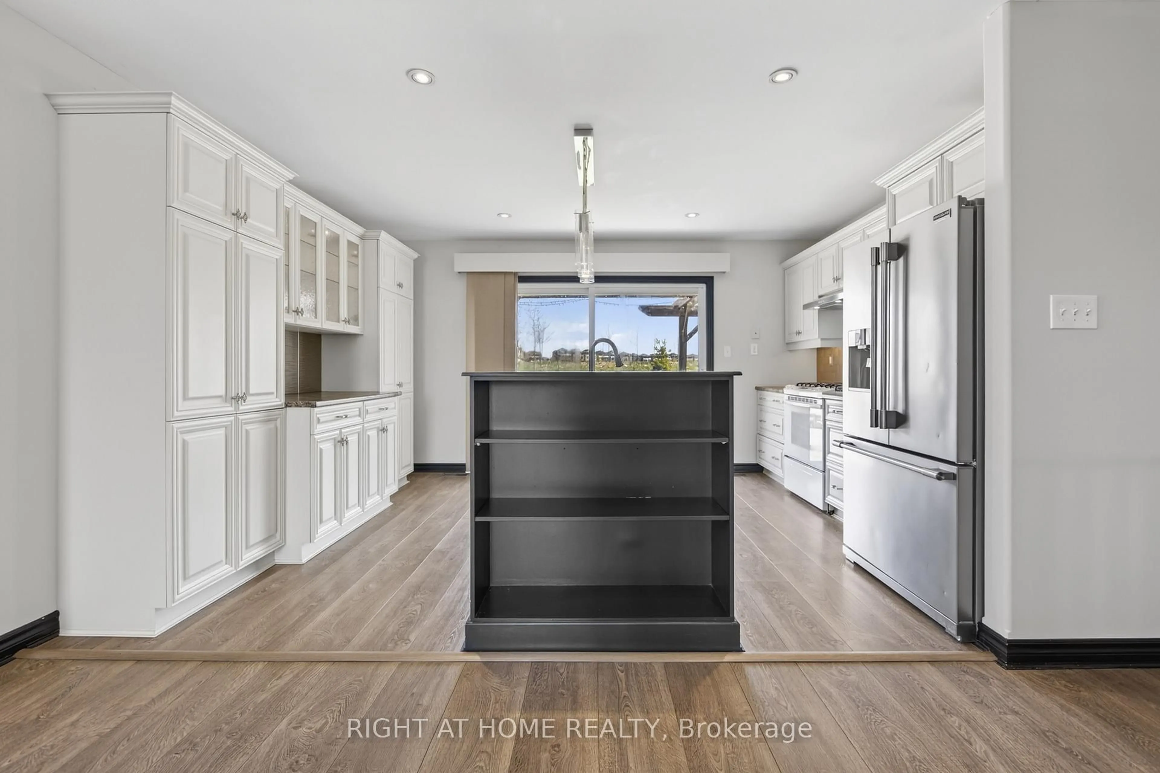 Open concept kitchen, unknown for 61 Seline Cres, Barrie Ontario L4N 5V6