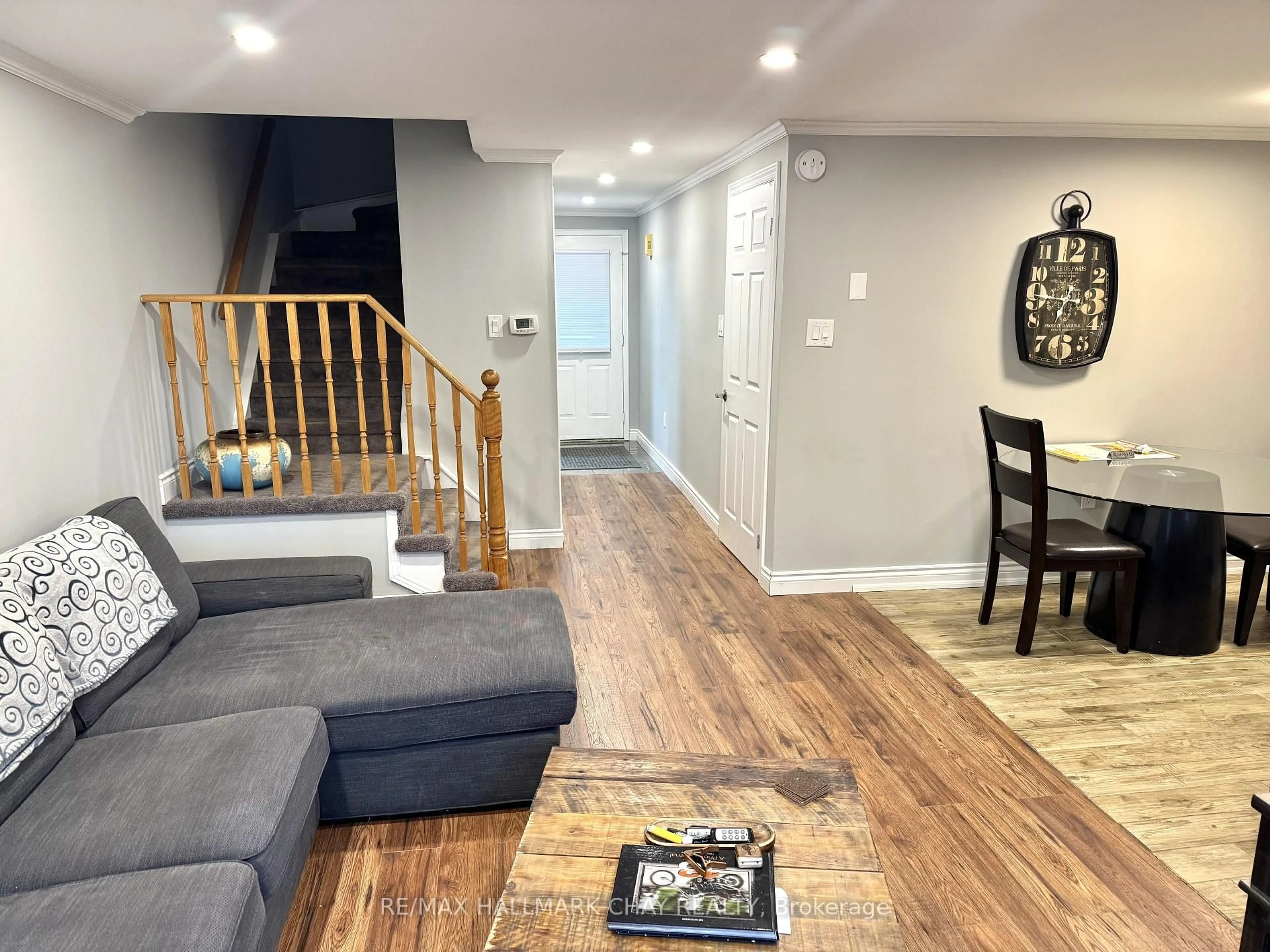 Unknown for 11 Quail Cres, Barrie Ontario L4N 6X1