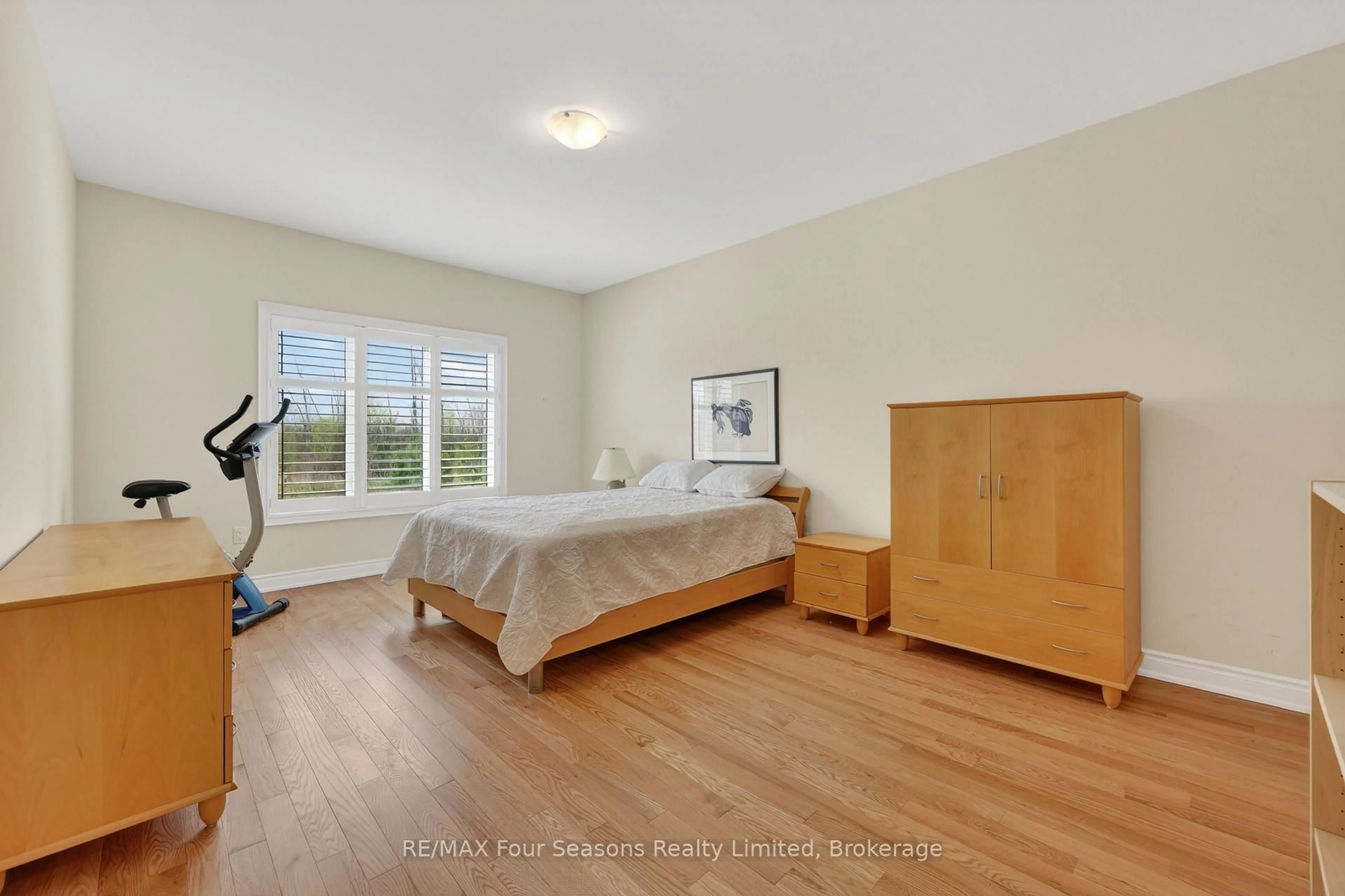 A pic of a room for 100 Kari Cres, Collingwood Ontario L9Y 5B4