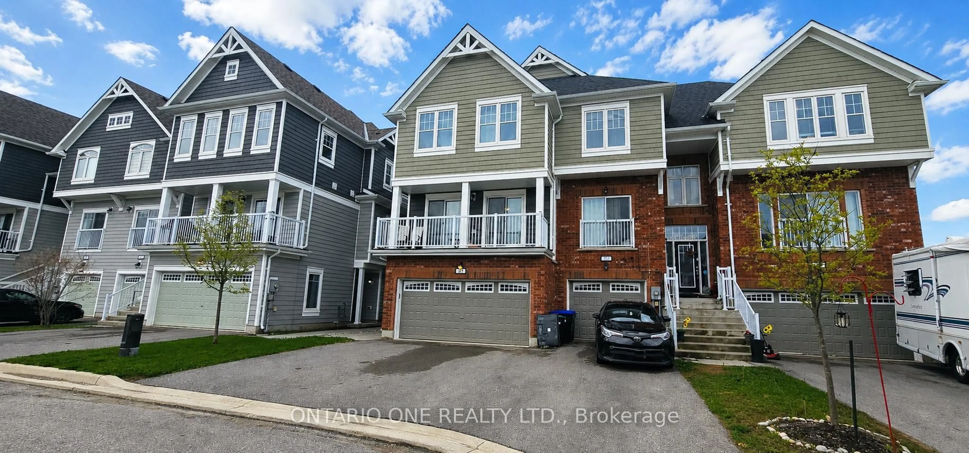 A pic from outside/outdoor area/front of a property/back of a property/a pic from drone, street for 24 Surf Dr, Wasaga Beach Ontario L9Z 0J4