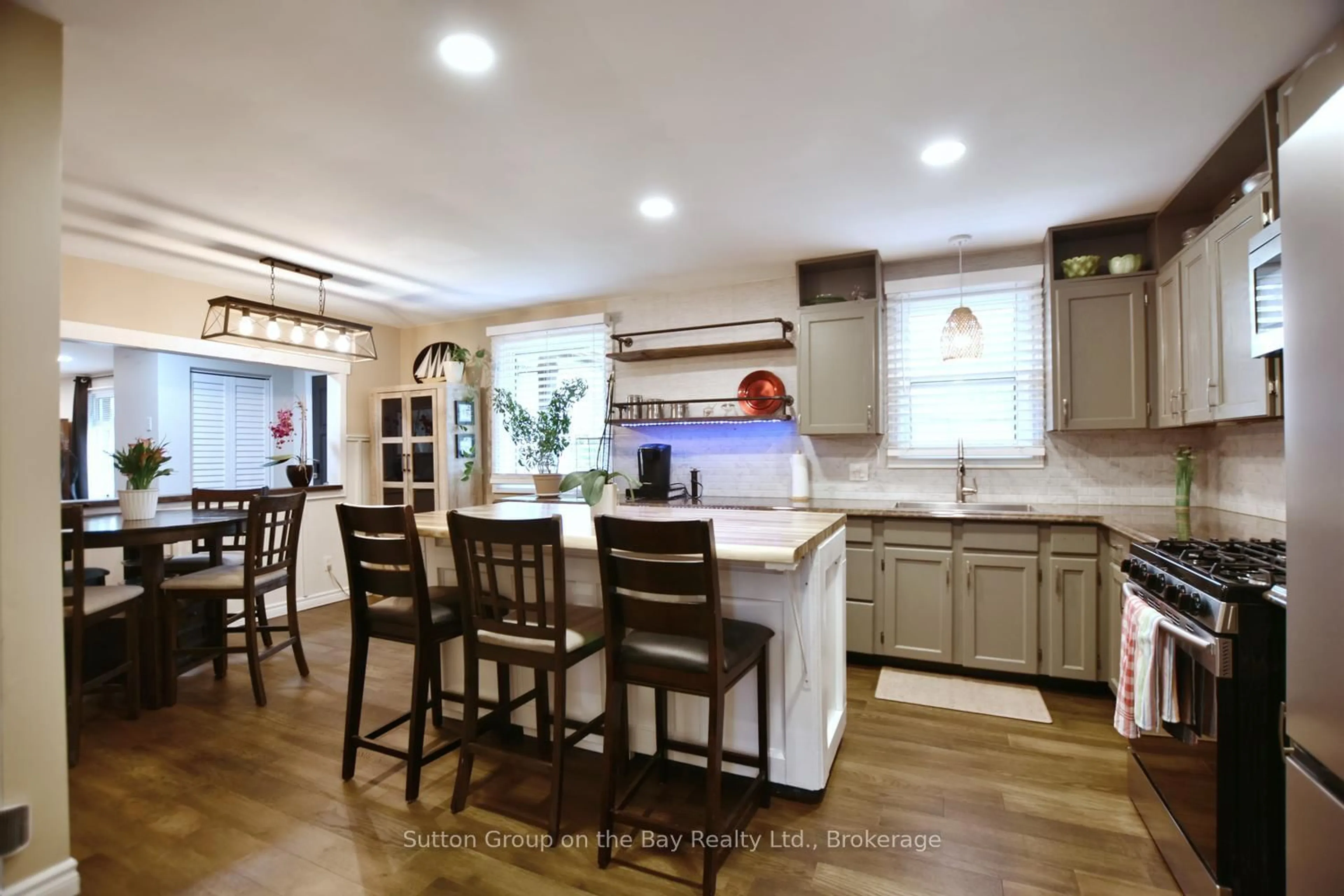 Open concept kitchen, ceramic/tile floor for 238 McCrea Dr, Clearview Ontario L0M 1S0