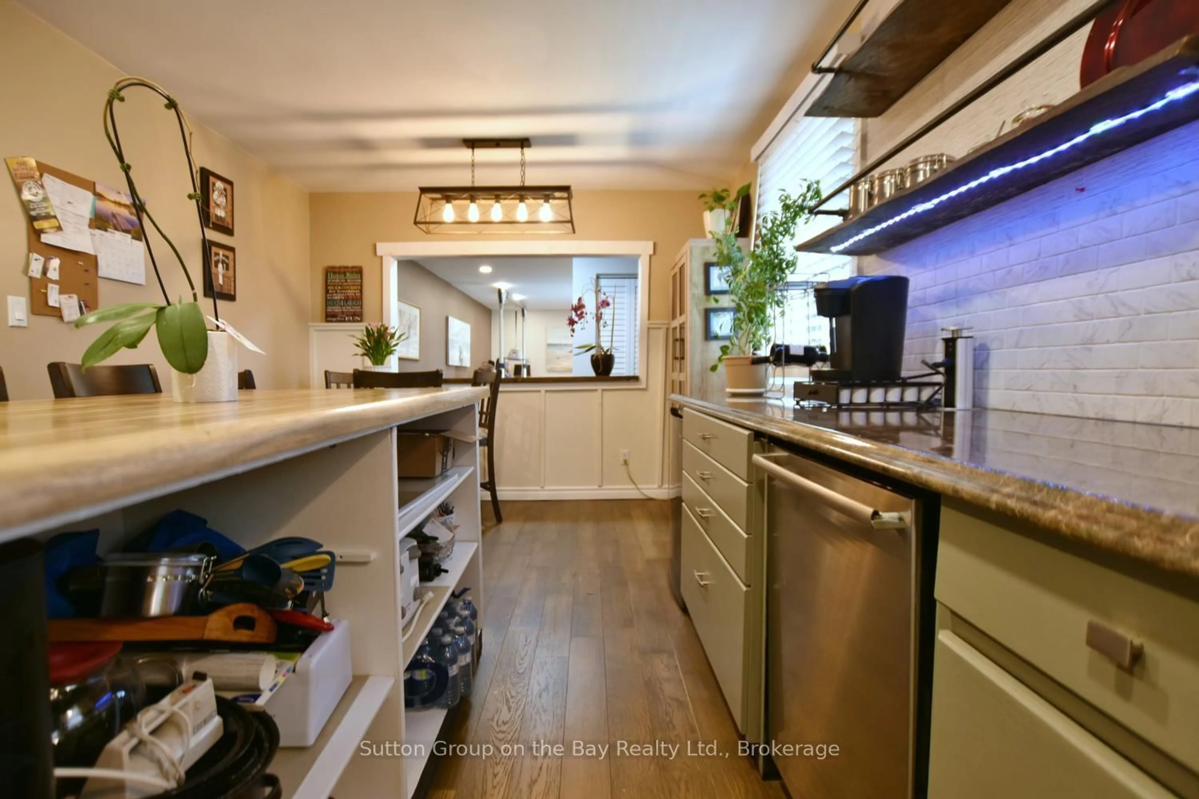 Open concept kitchen, unknown for 238 McCrea Dr, Clearview Ontario L0M 1S0