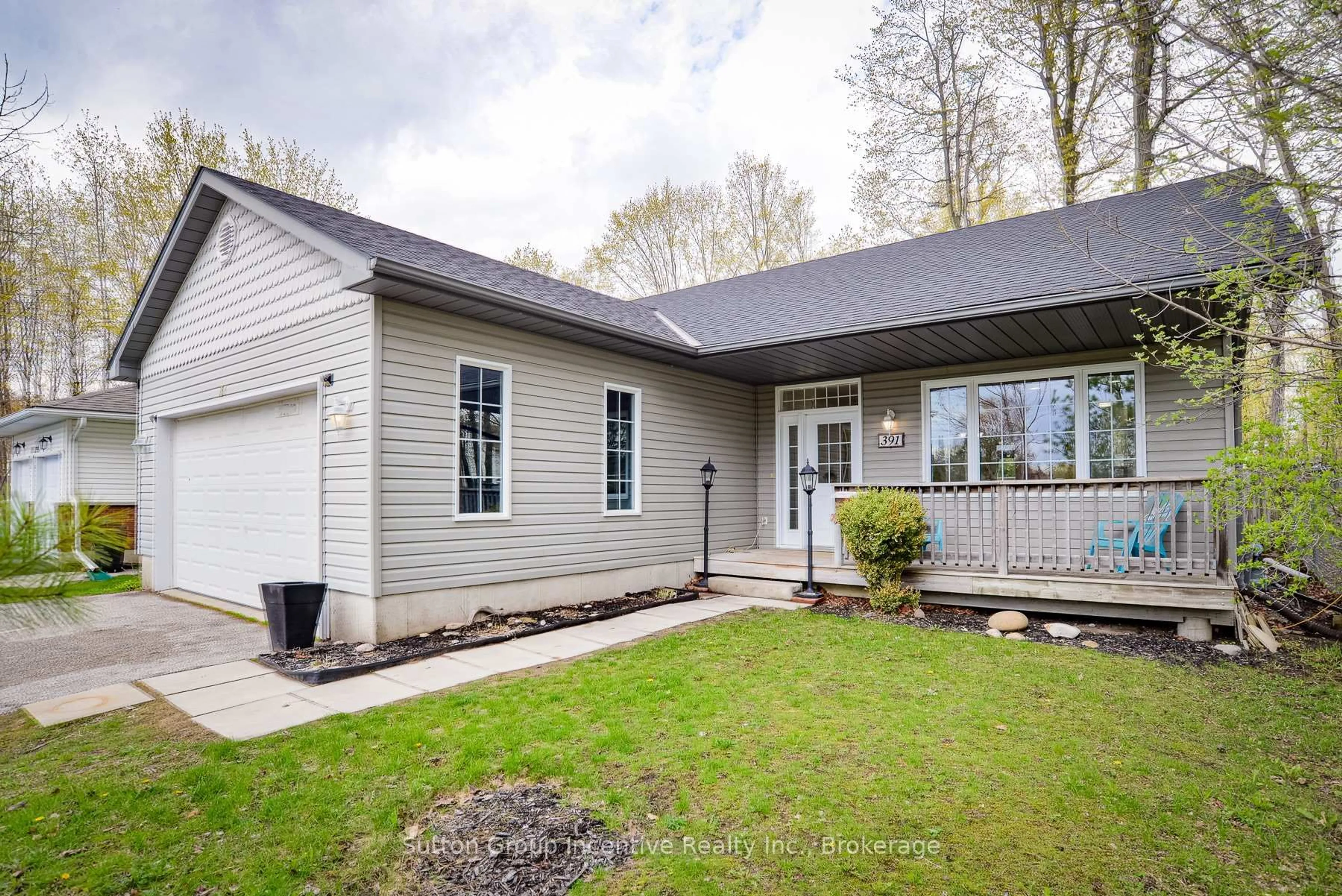Home with vinyl exterior material, street for 391 Grenville Ave, Orillia Ontario L3V 8A7