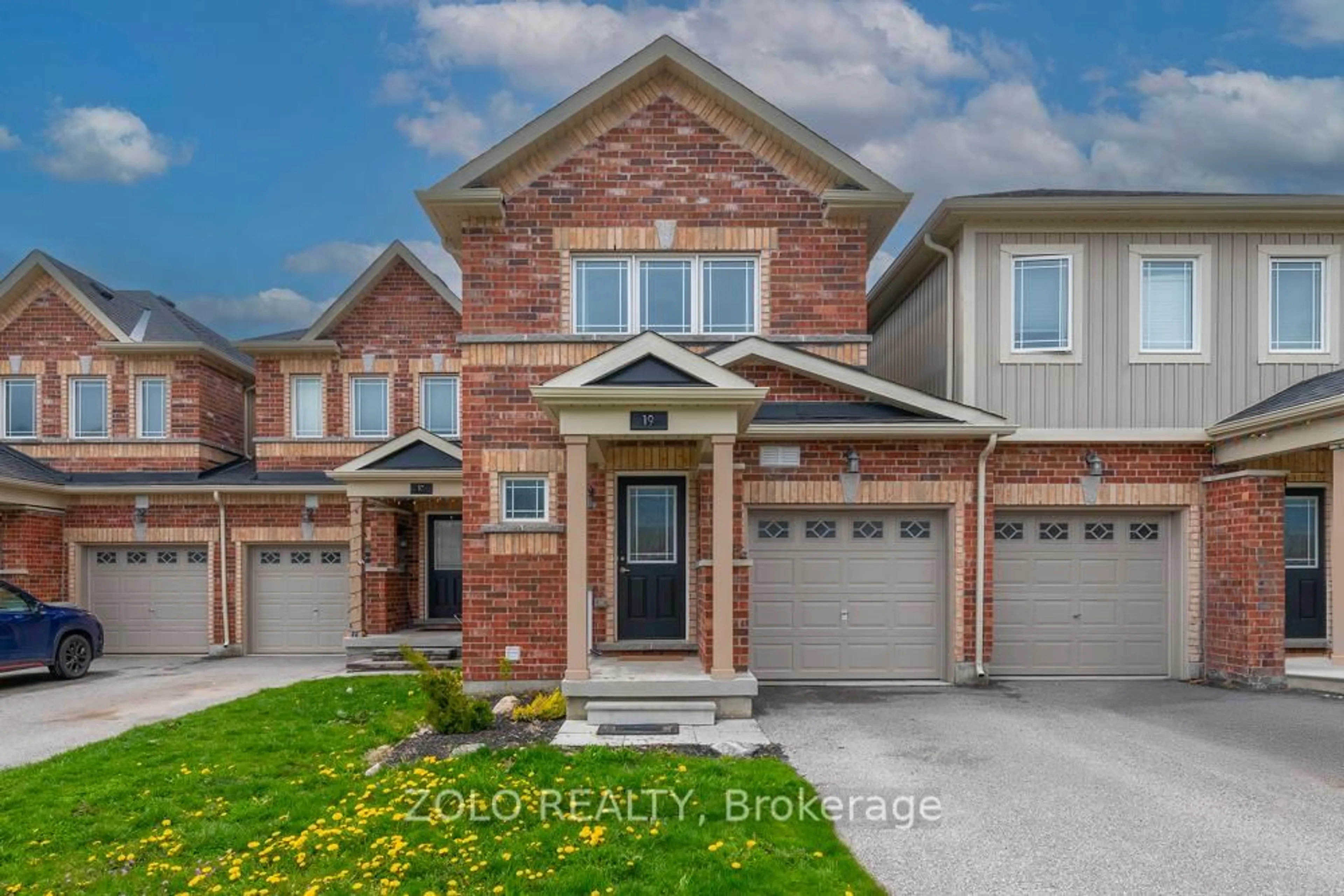 Home with brick exterior material, street for 19 Frank's Way, Barrie Ontario L4N 3J1