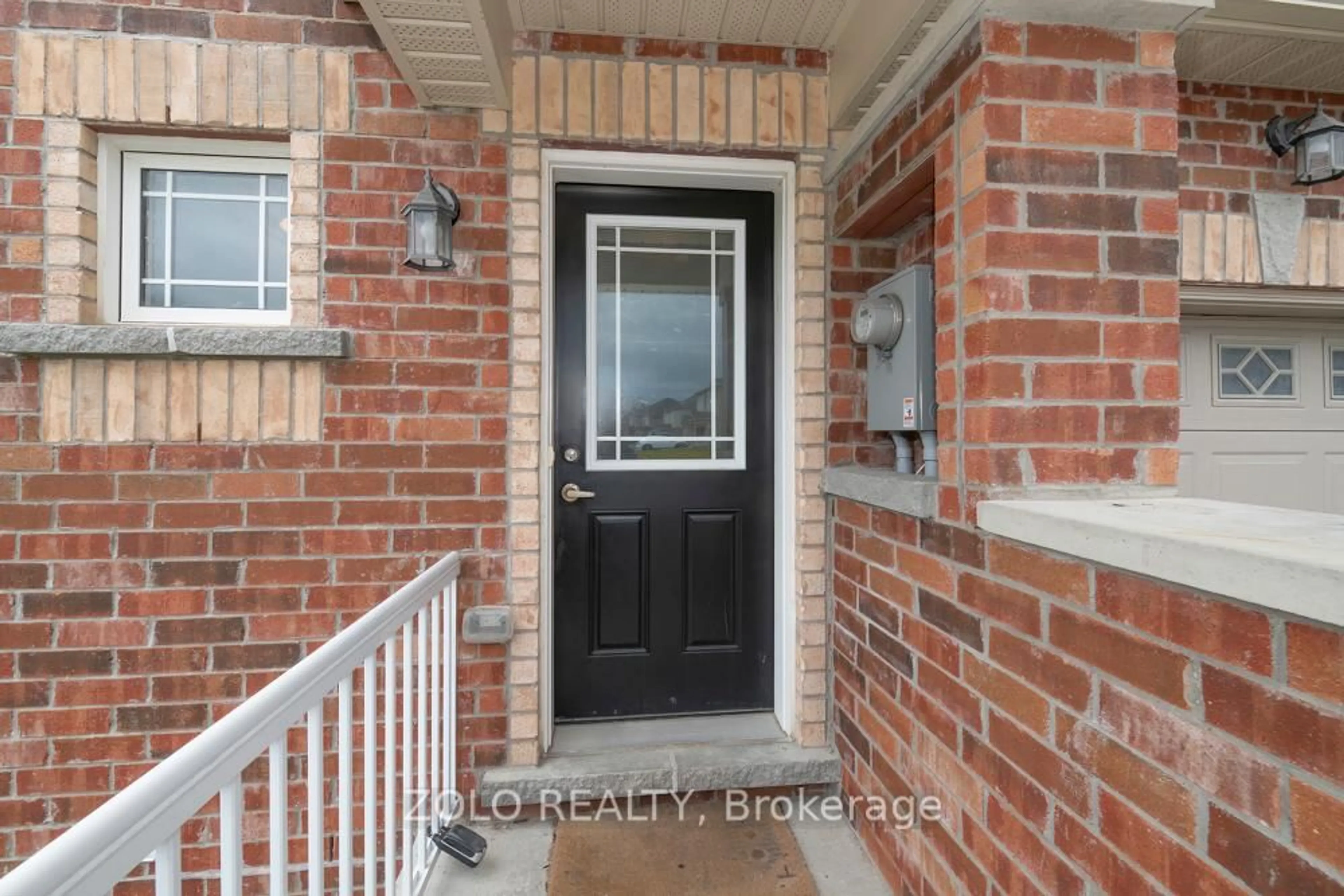 Indoor entryway for 19 Frank's Way, Barrie Ontario L4N 3J1