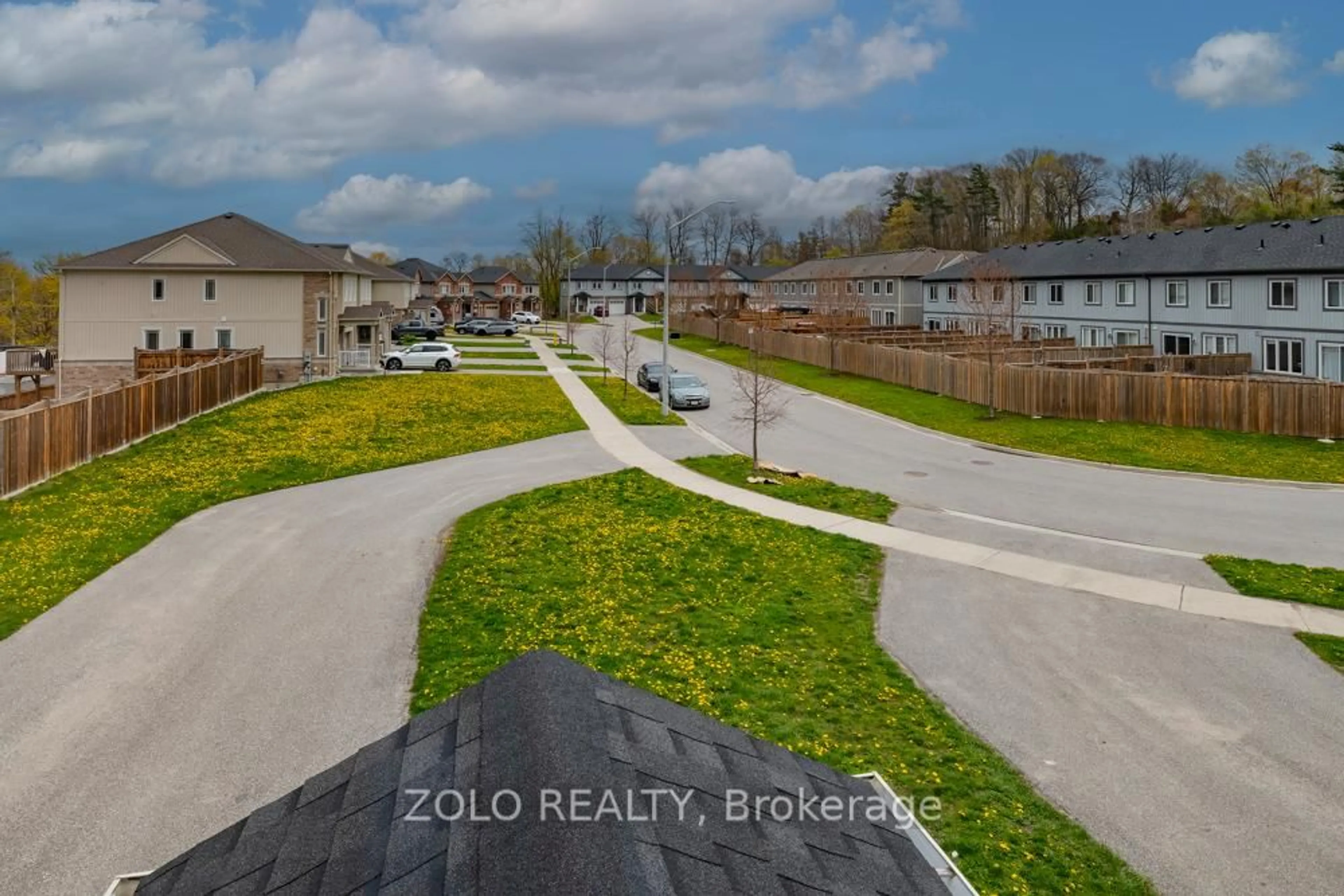A pic from outside/outdoor area/front of a property/back of a property/a pic from drone, street for 19 Frank's Way, Barrie Ontario L4N 3J1