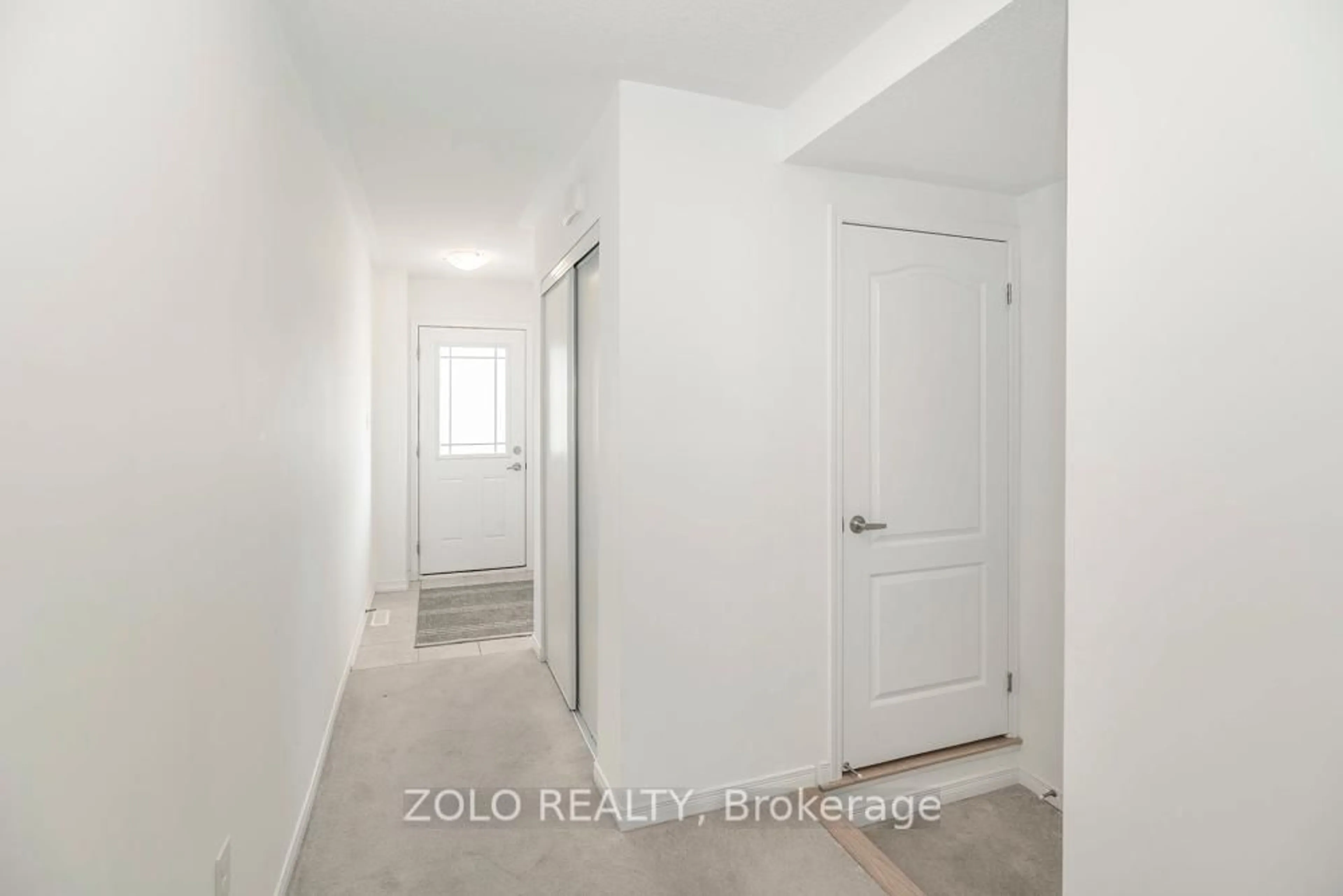 Indoor entryway for 19 Frank's Way, Barrie Ontario L4N 3J1
