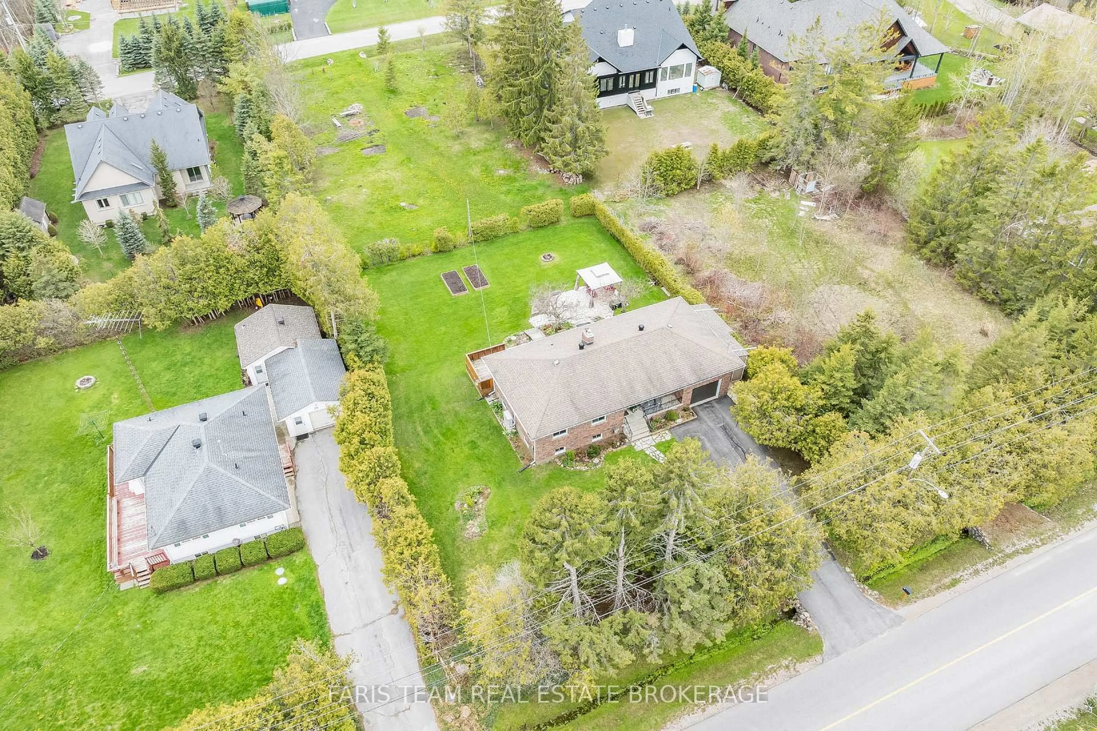 A pic from outside/outdoor area/front of a property/back of a property/a pic from drone, street for 506 Line 11, Oro-Medonte Ontario L0L 1T0