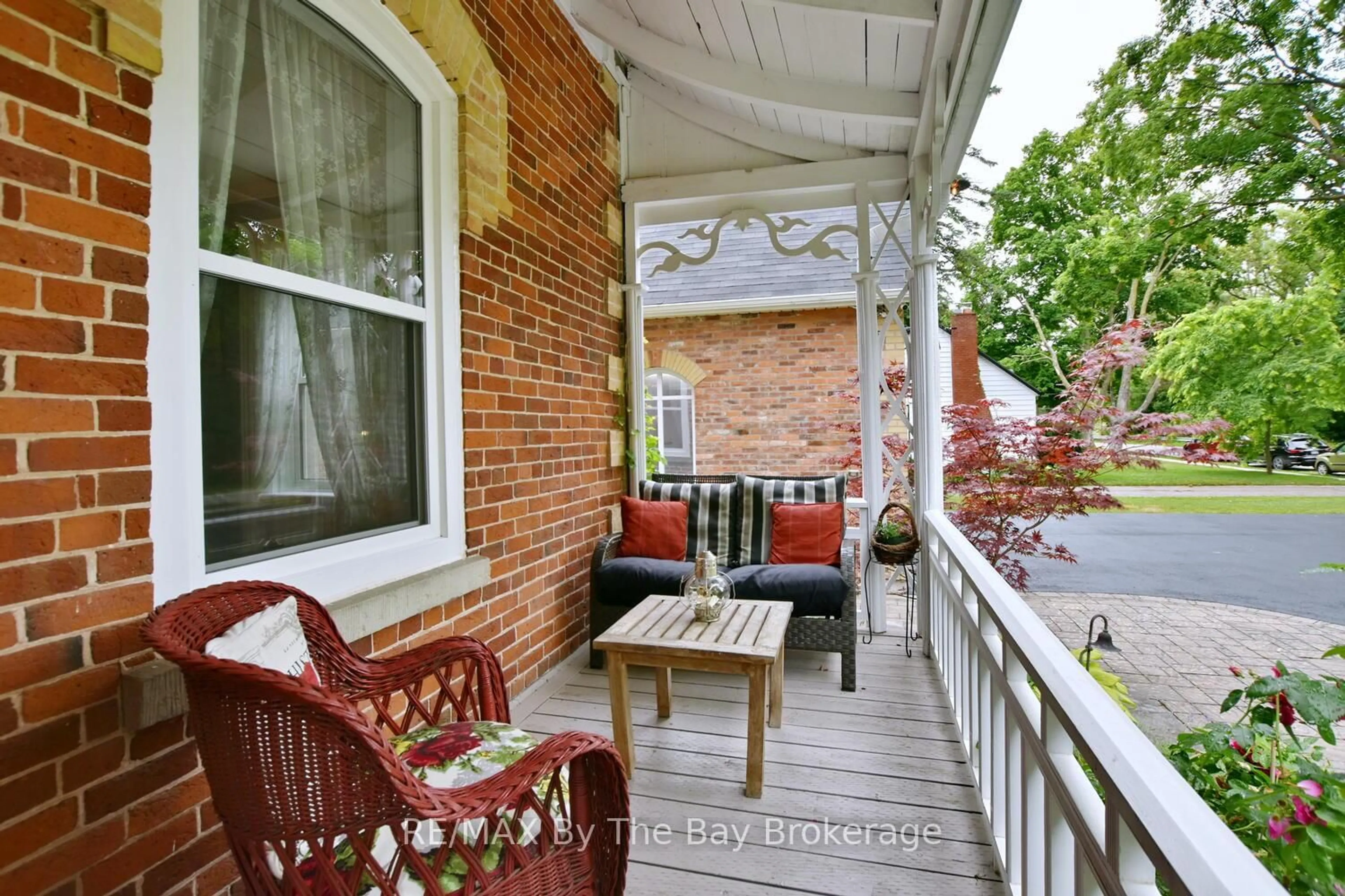 Patio, street for 214 Elm St, Clearview Ontario L0M 1S0