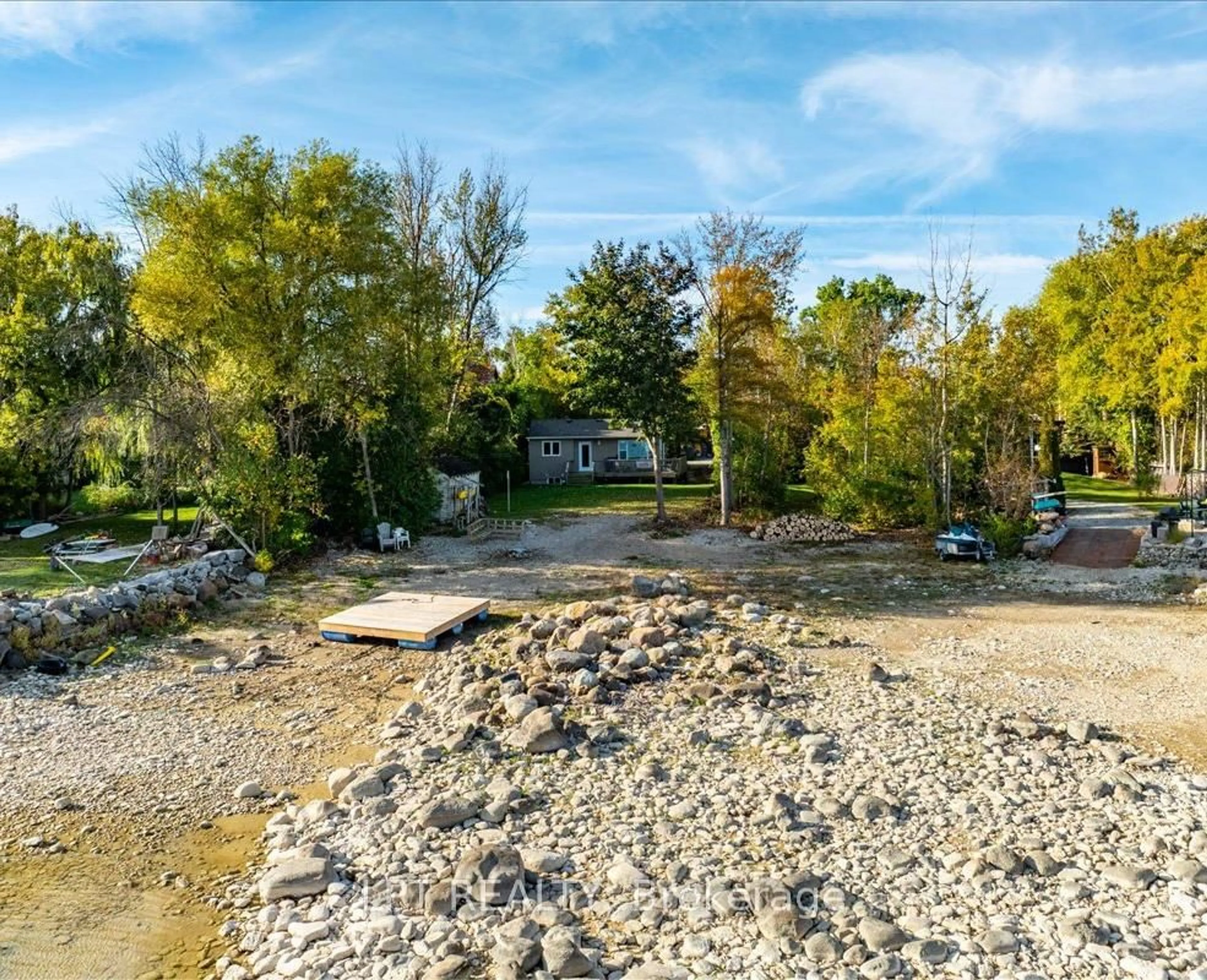A pic from outside/outdoor area/front of a property/back of a property/a pic from drone, water/lake/river/ocean view for 41 Glen Rd, Collingwood Ontario L9Y 0X2