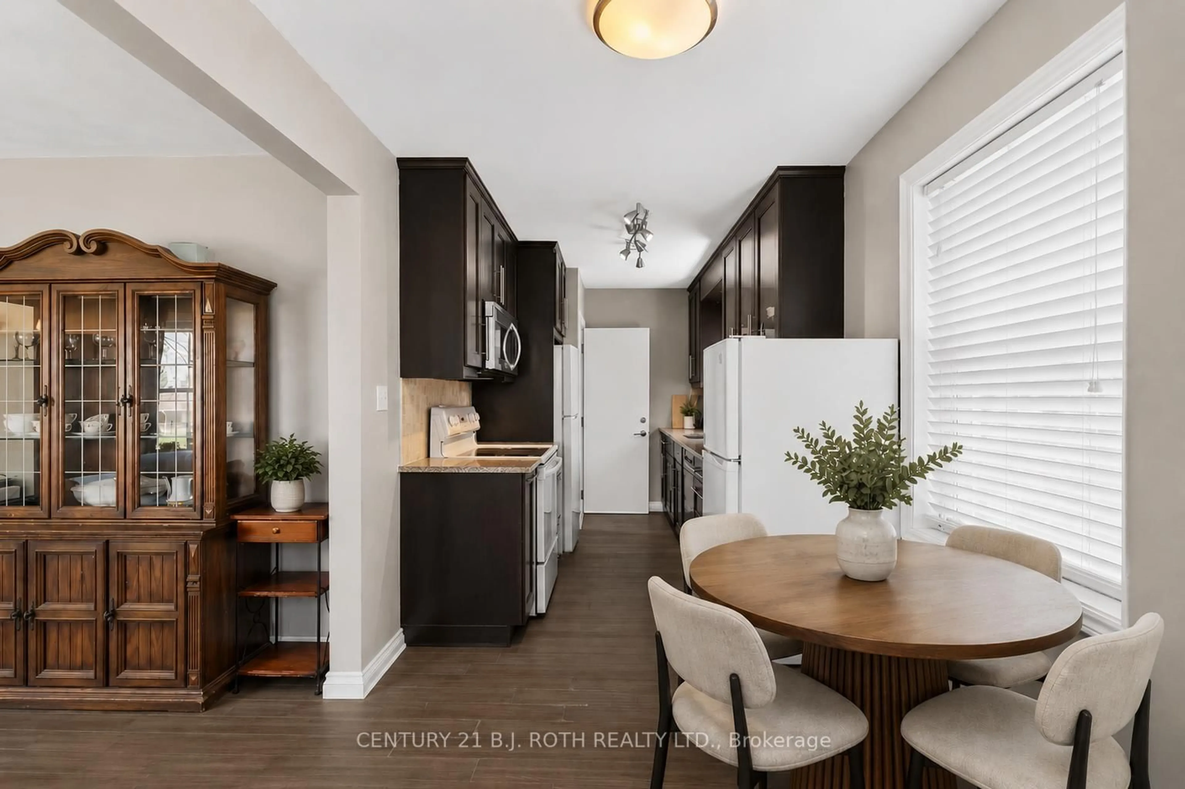 Open concept kitchen, unknown for 25 SKYLINE Dr, Orillia Ontario L3V 3V8