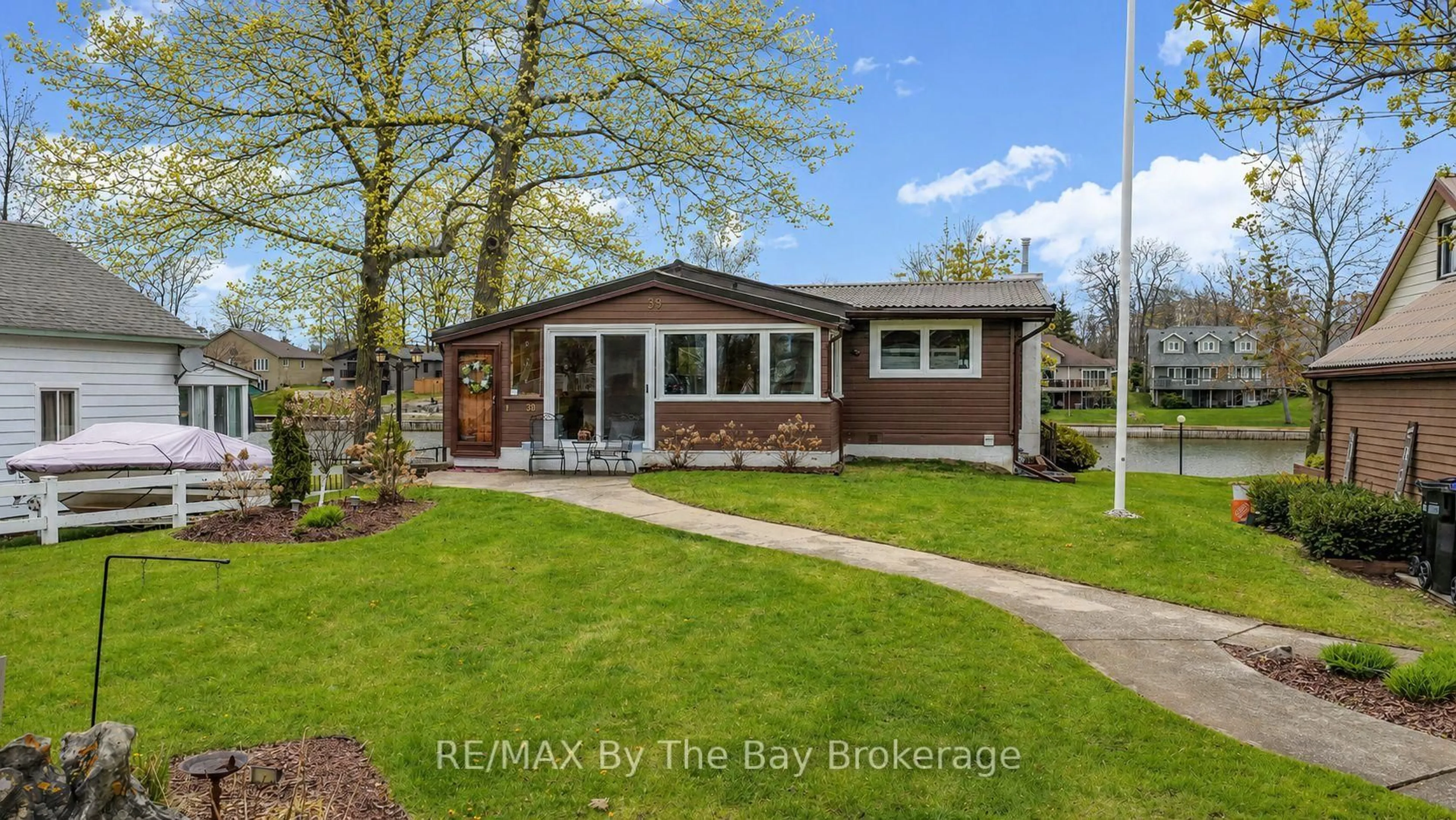 Unknown for 39 Old Mosley St, Wasaga Beach Ontario L9Z 2J8