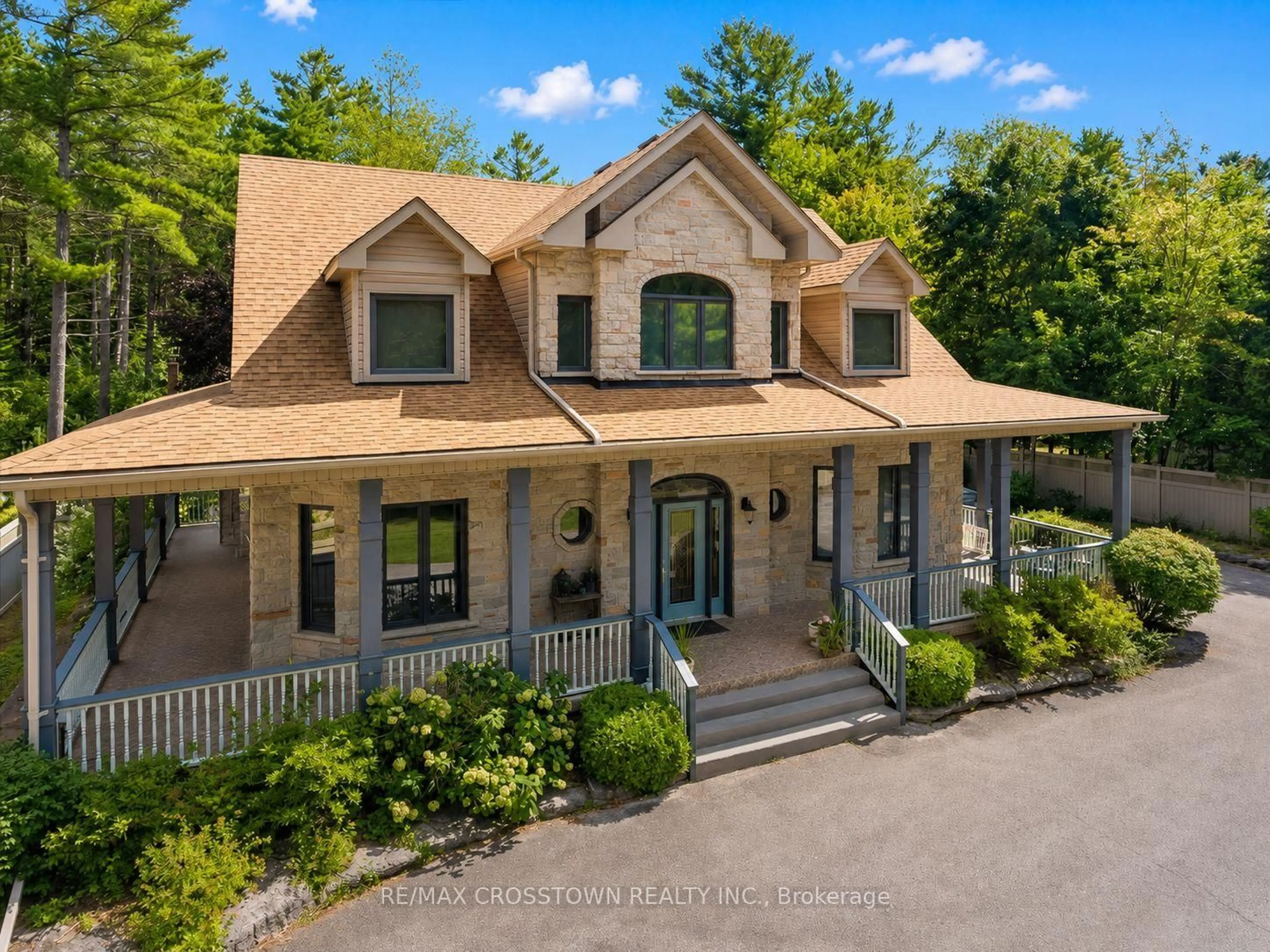 A pic from outside/outdoor area/front of a property/back of a property/a pic from drone, mountain view for 61 Earl St, Wasaga Beach Ontario L9Z 2M6