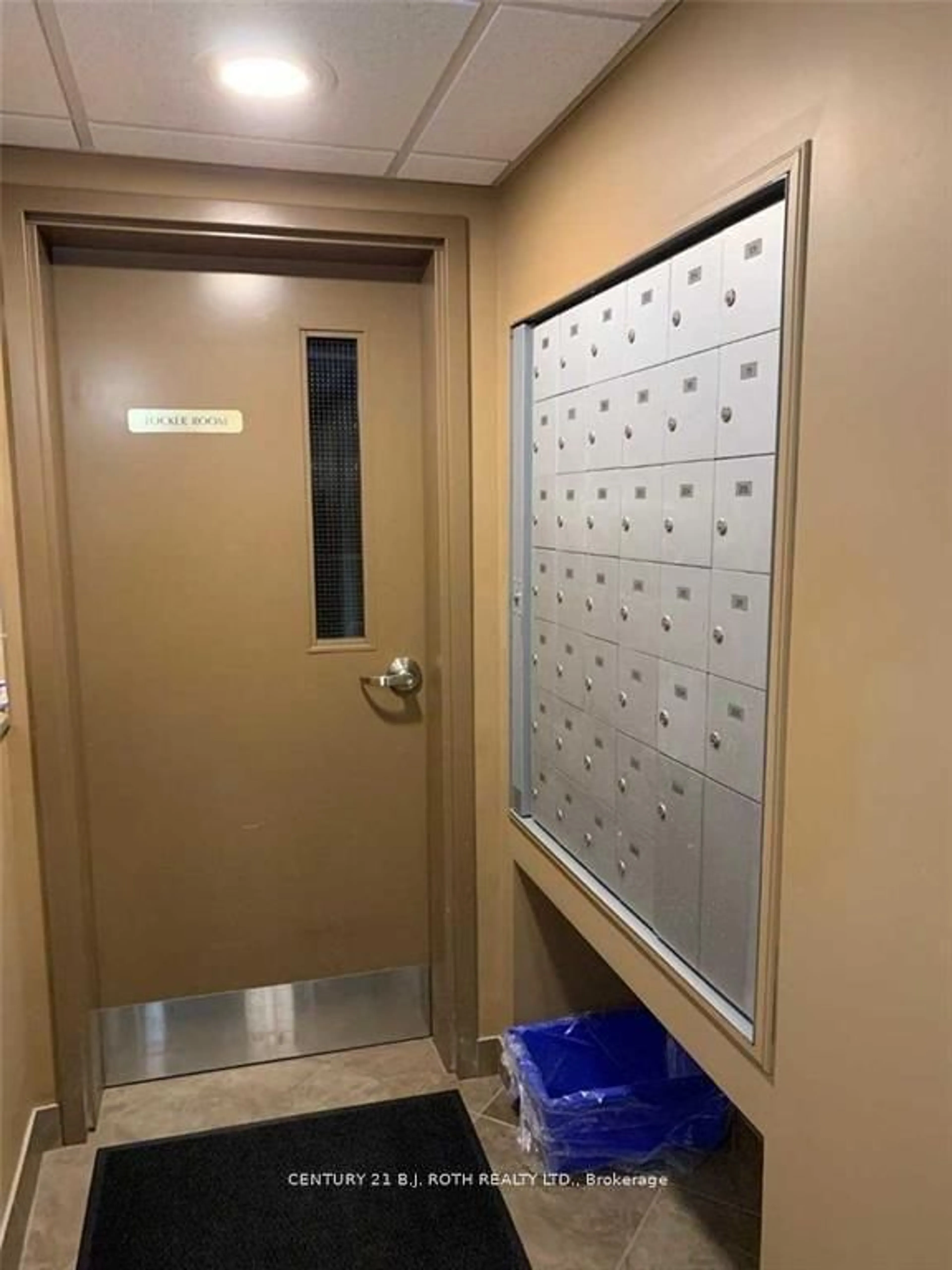 Indoor foyer for 500 Mapleview Dr #203, Barrie Ontario L4N 6C3