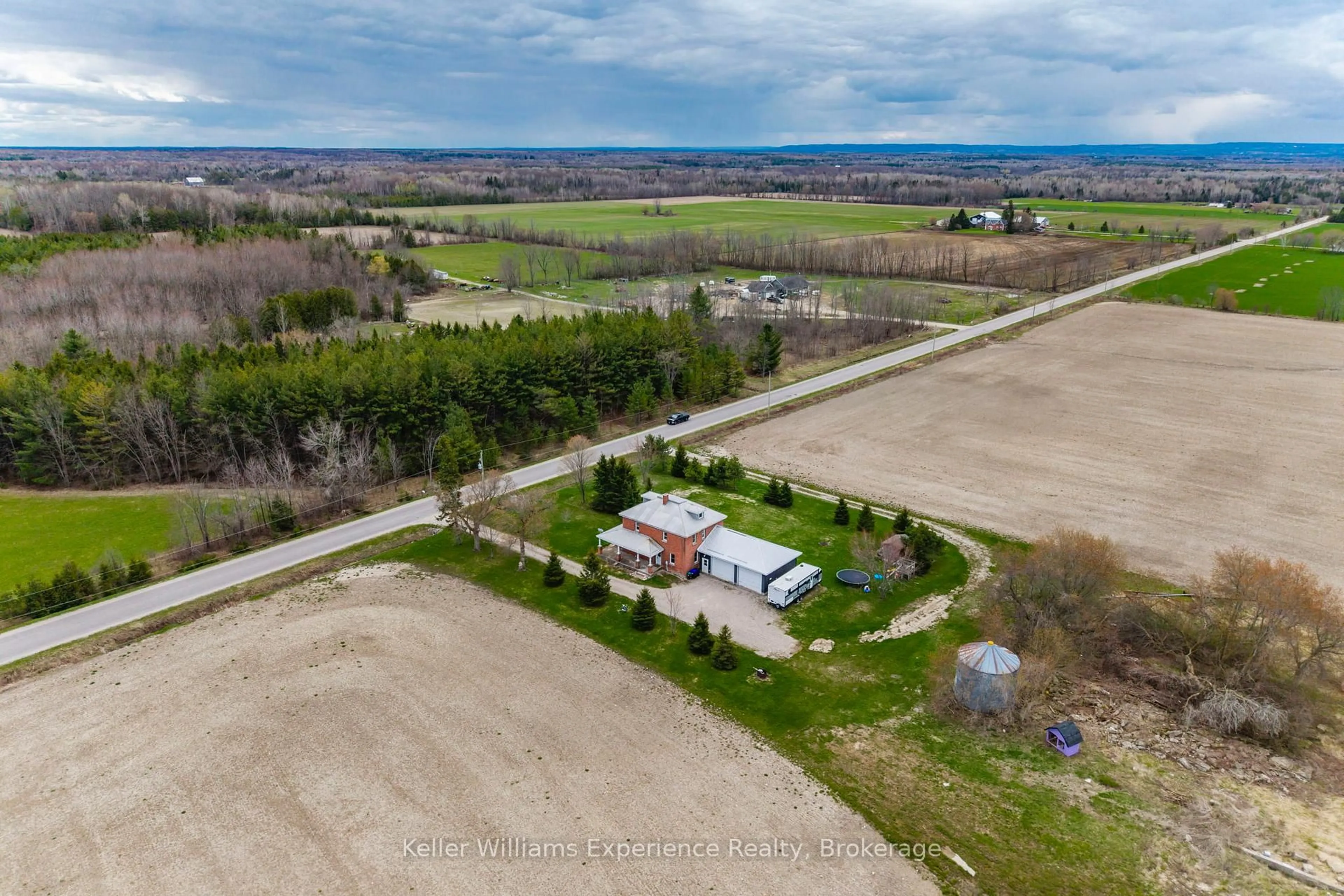 A pic from outside/outdoor area/front of a property/back of a property/a pic from drone, unknown for 2936 Flos 6 Rd, Springwater Ontario L0L 1P0