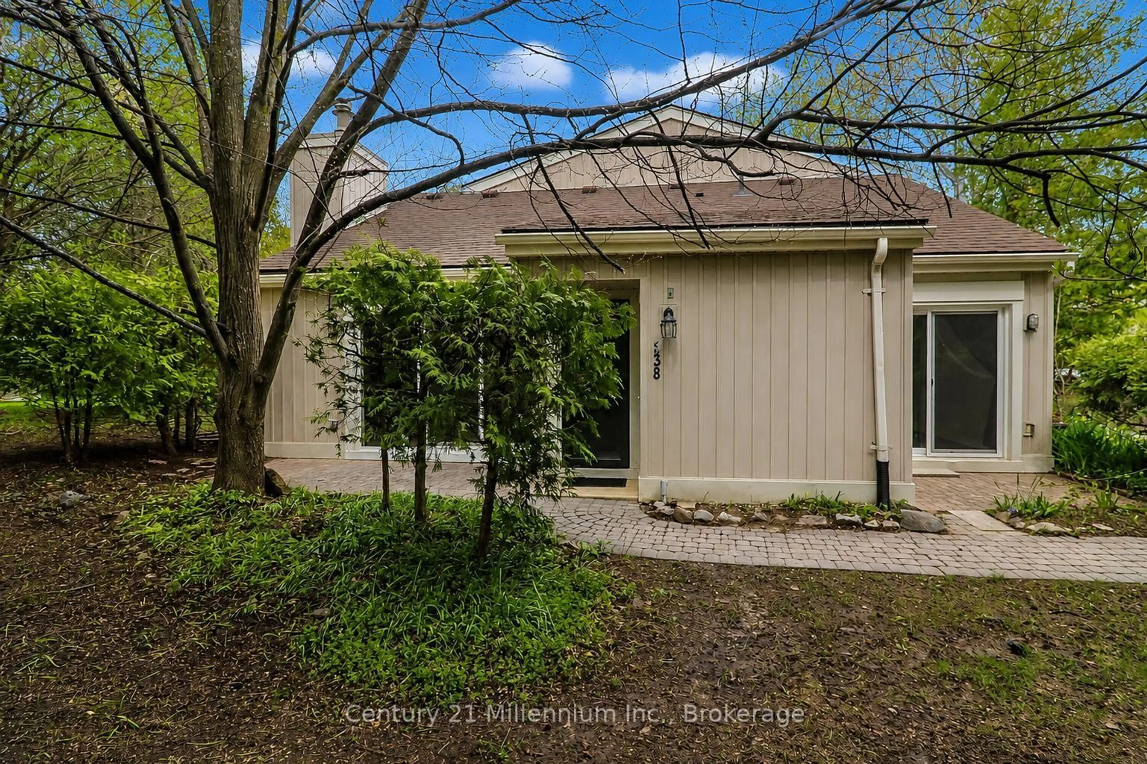 A pic from outside/outdoor area/front of a property/back of a property/a pic from drone, street for 22 Dawson Dr #538, Collingwood Ontario L9Y 5B4
