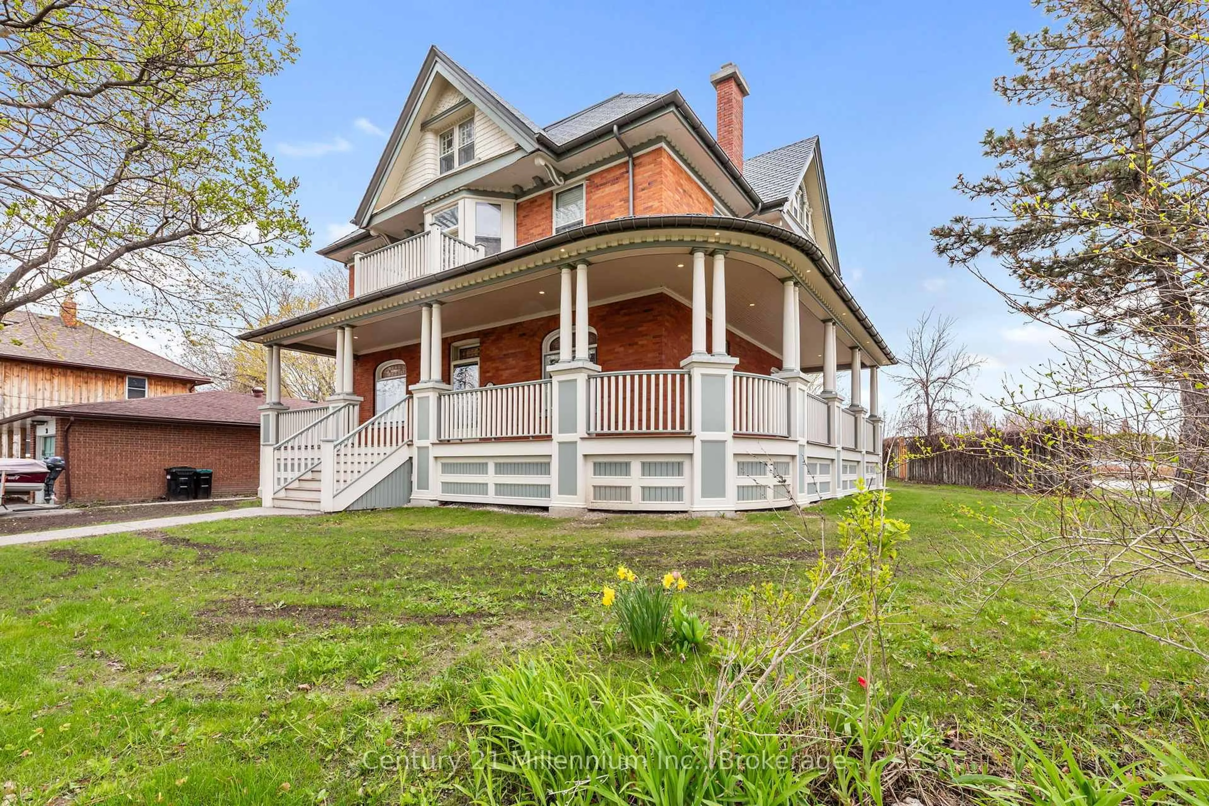 Home with vinyl exterior material, street for 3 Minnesota St, Collingwood Ontario L9Y 3S2