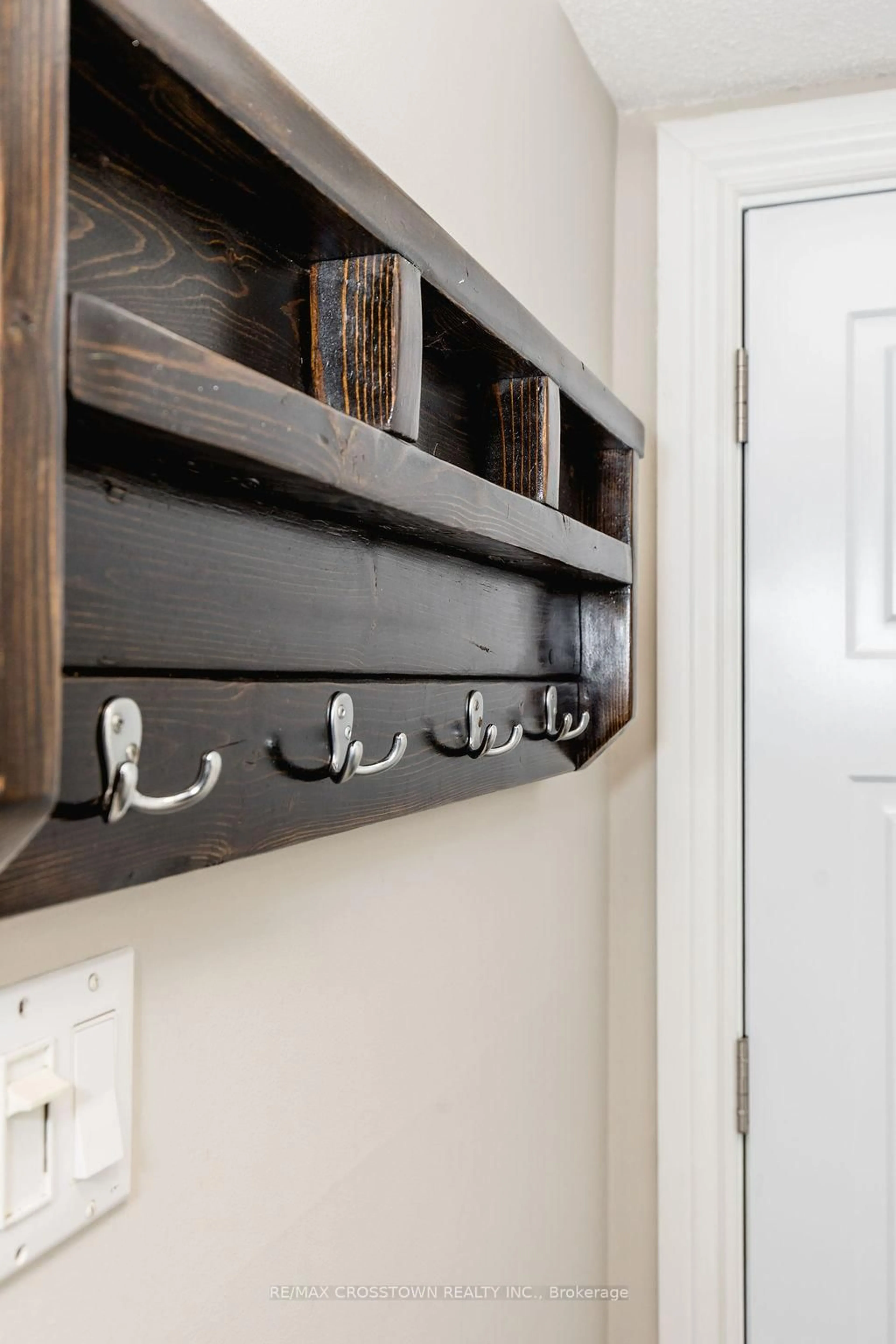 Indoor entryway for 119 D'AMBROSIO Dr #8, Barrie Ontario L4N 7R7