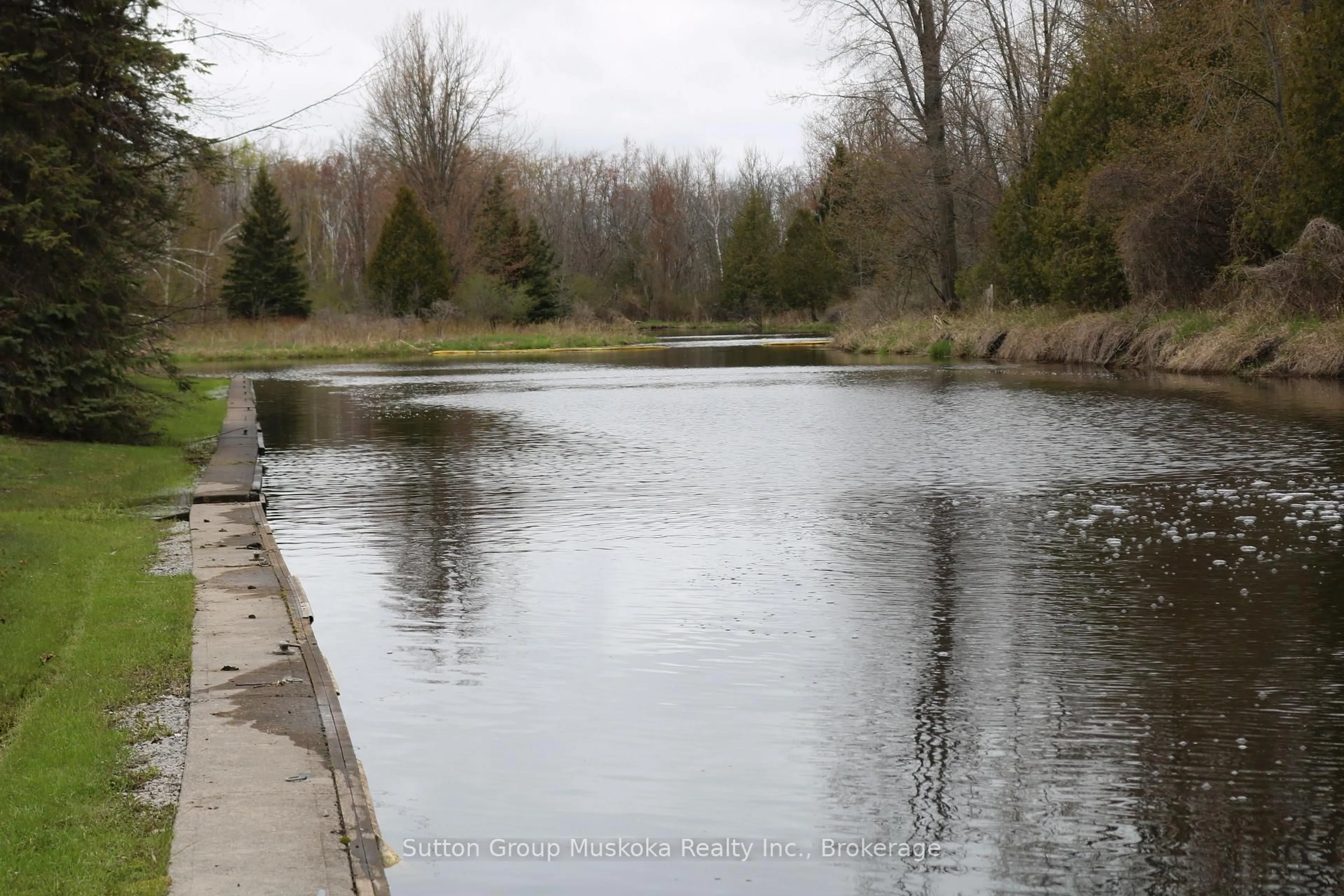 Blurry image for 81 Laguna Pkwy #4, Ramara Ontario L0K 1B0