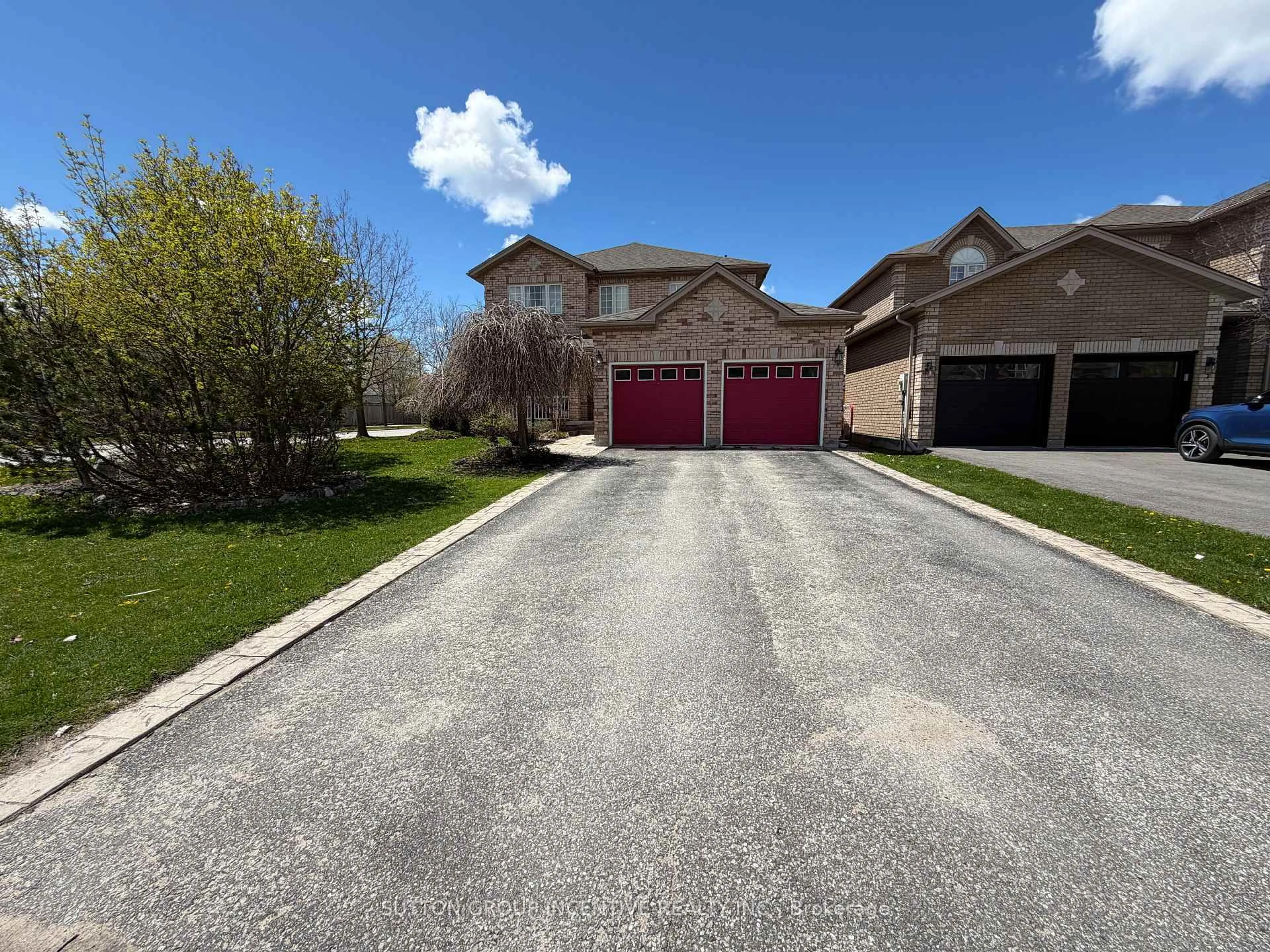 A pic from outside/outdoor area/front of a property/back of a property/a pic from drone, street for 1 Buman Crt, Barrie Ontario L4N 0L3