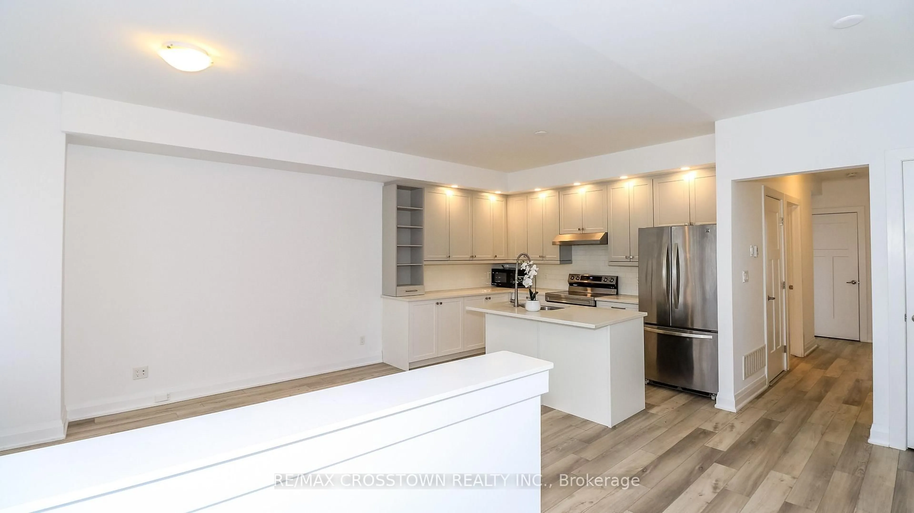 Open concept kitchen, unknown for 3 Julia Cres, Midland Ontario L4R 0H5