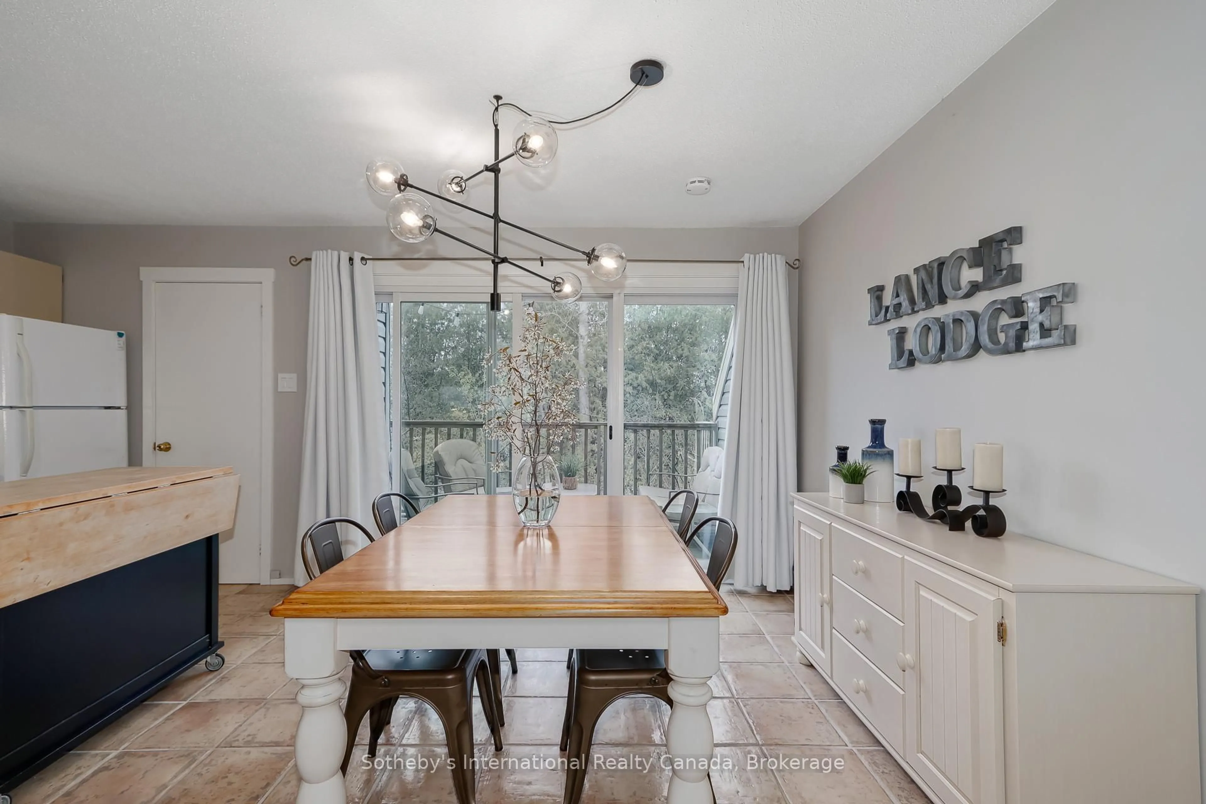 Dining room, unknown for 214 Escarpment Cres #214, Collingwood Ontario L9Y 5B4