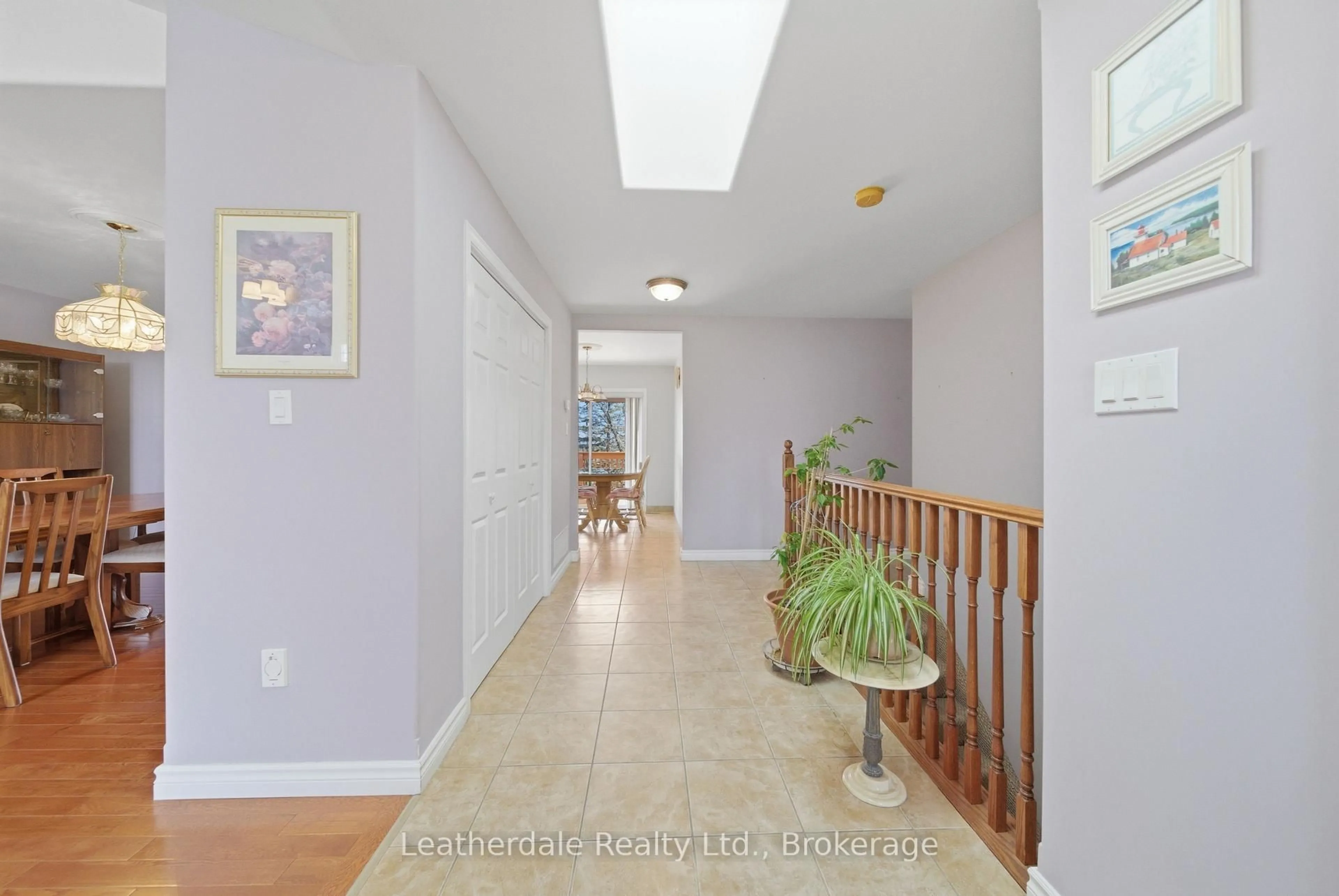 Indoor entryway for 3 Rosemary Rd, Orillia Ontario L3V 3P6