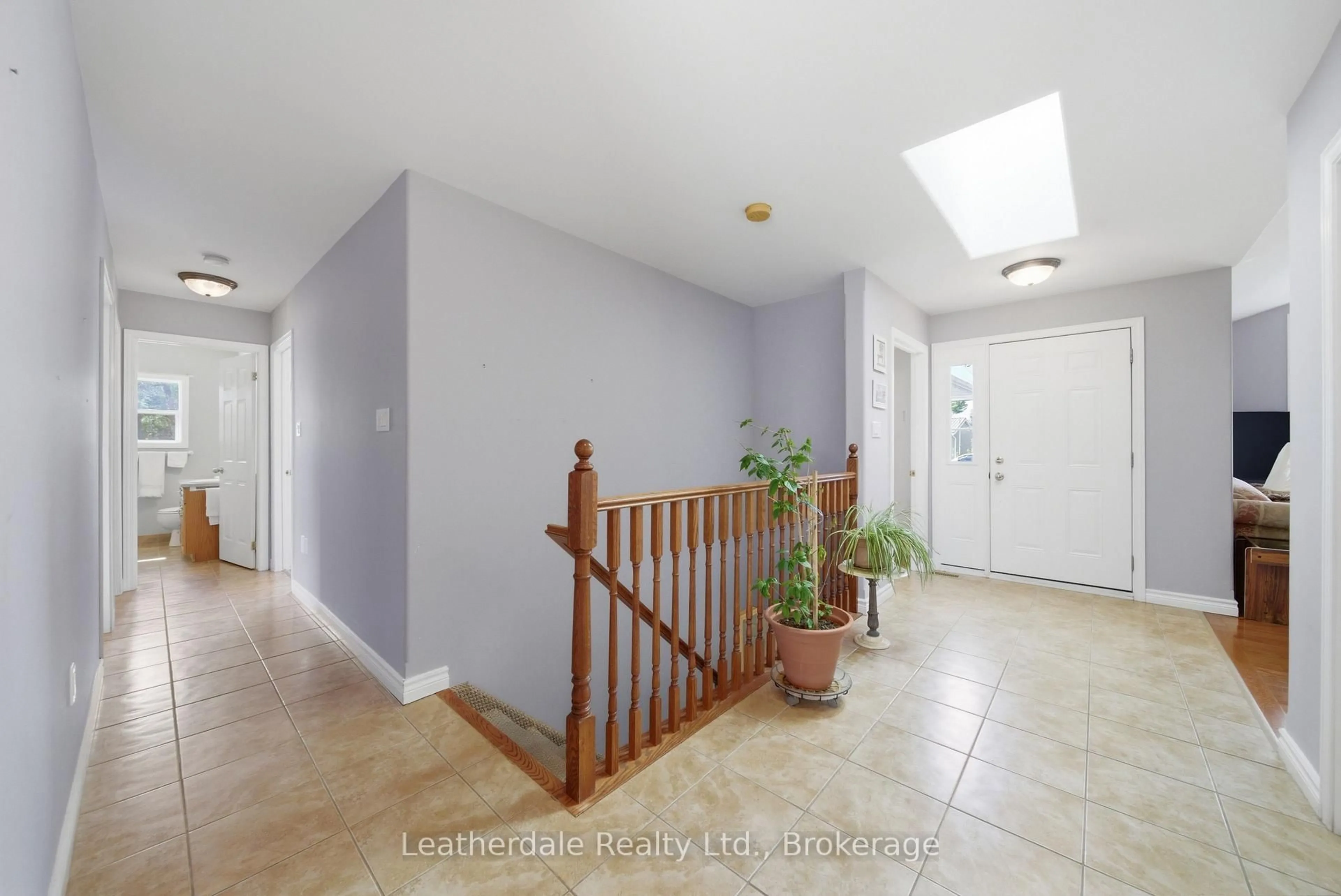 Indoor entryway for 3 Rosemary Rd, Orillia Ontario L3V 3P6