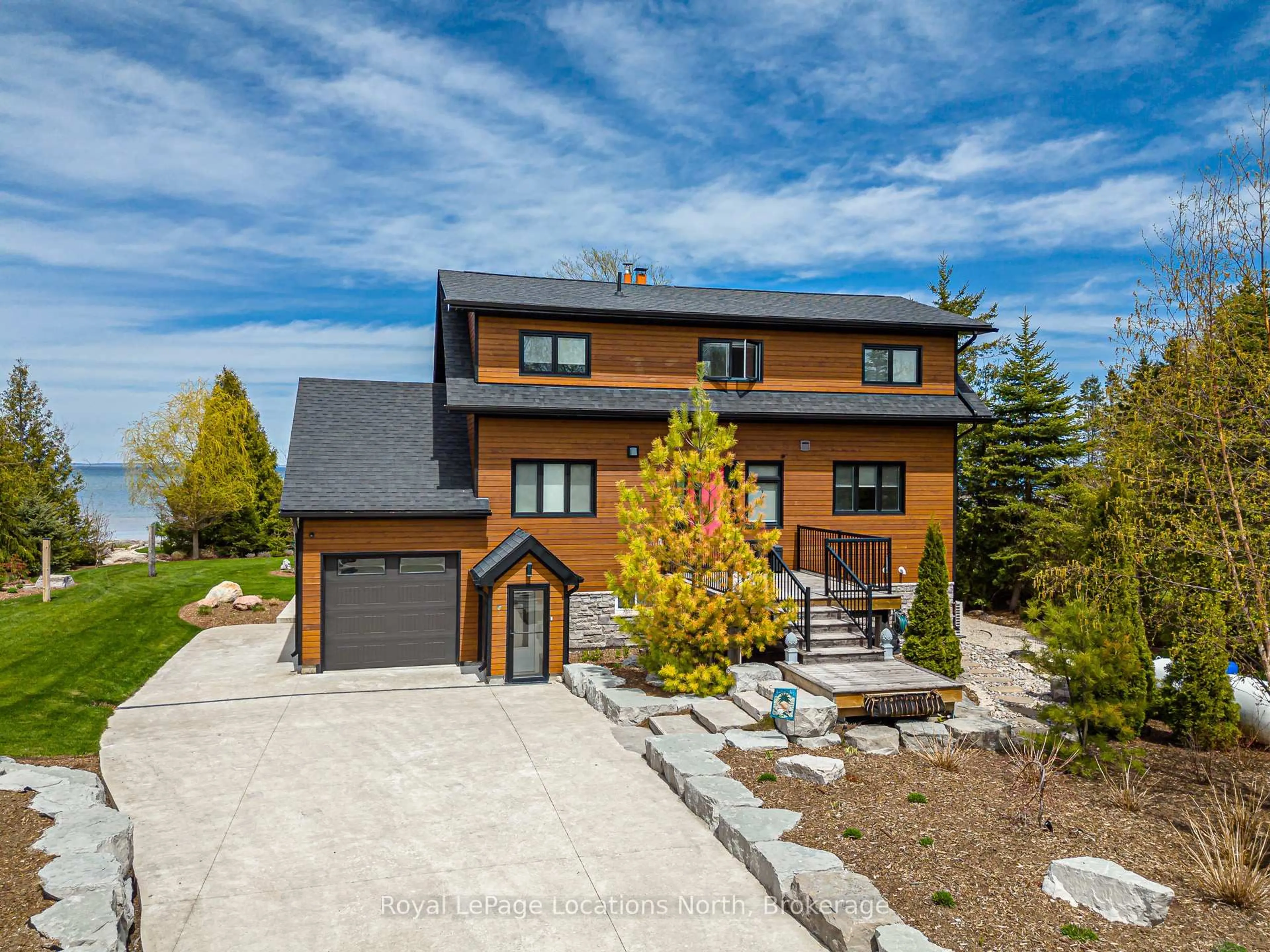 Home with brick exterior material, street for 33 D Lane, Collingwood Ontario L9Y 0X2