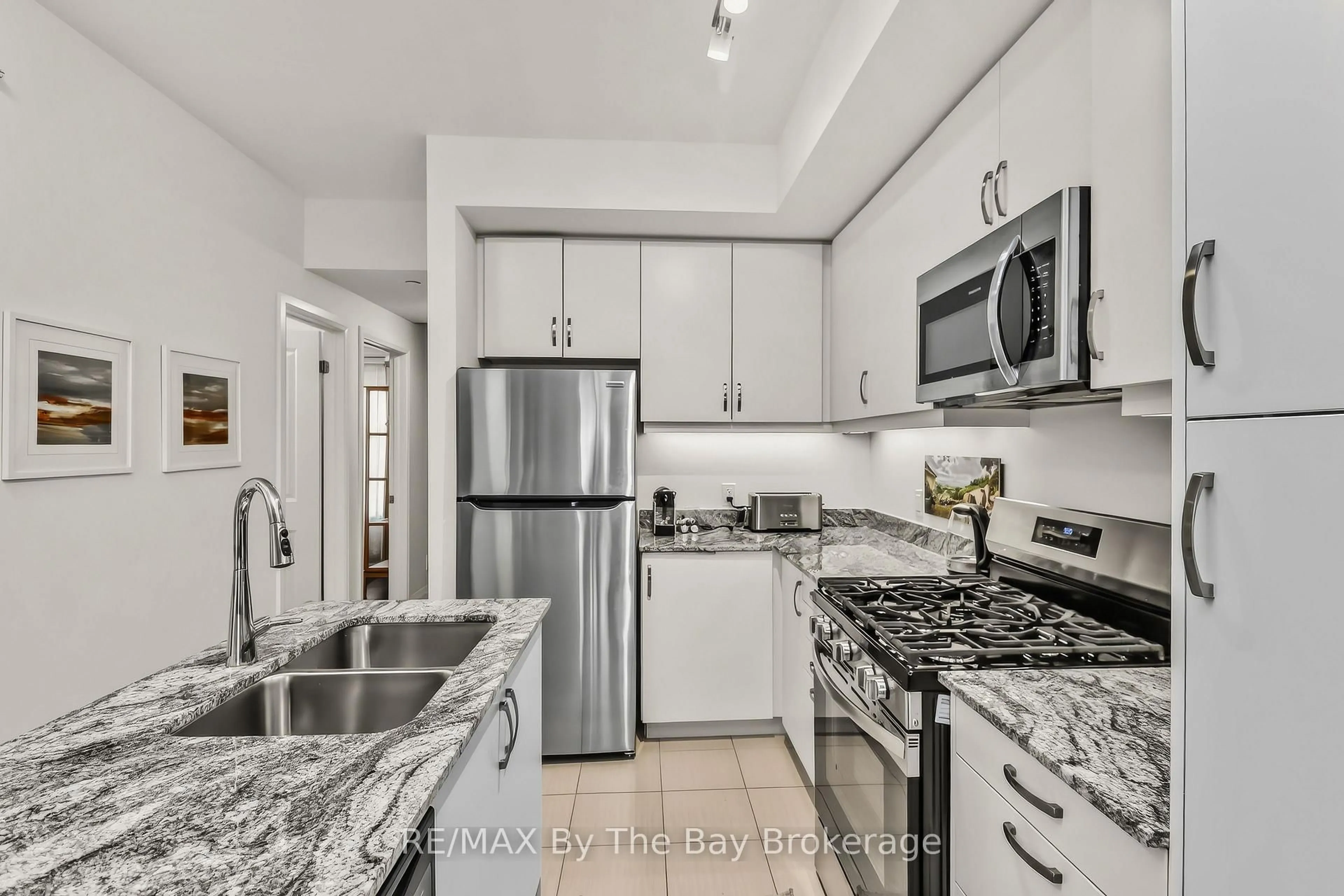 Open concept kitchen, ceramic/tile floor for 5 Spooner Cres #311, Collingwood Ontario L9Y 1T3