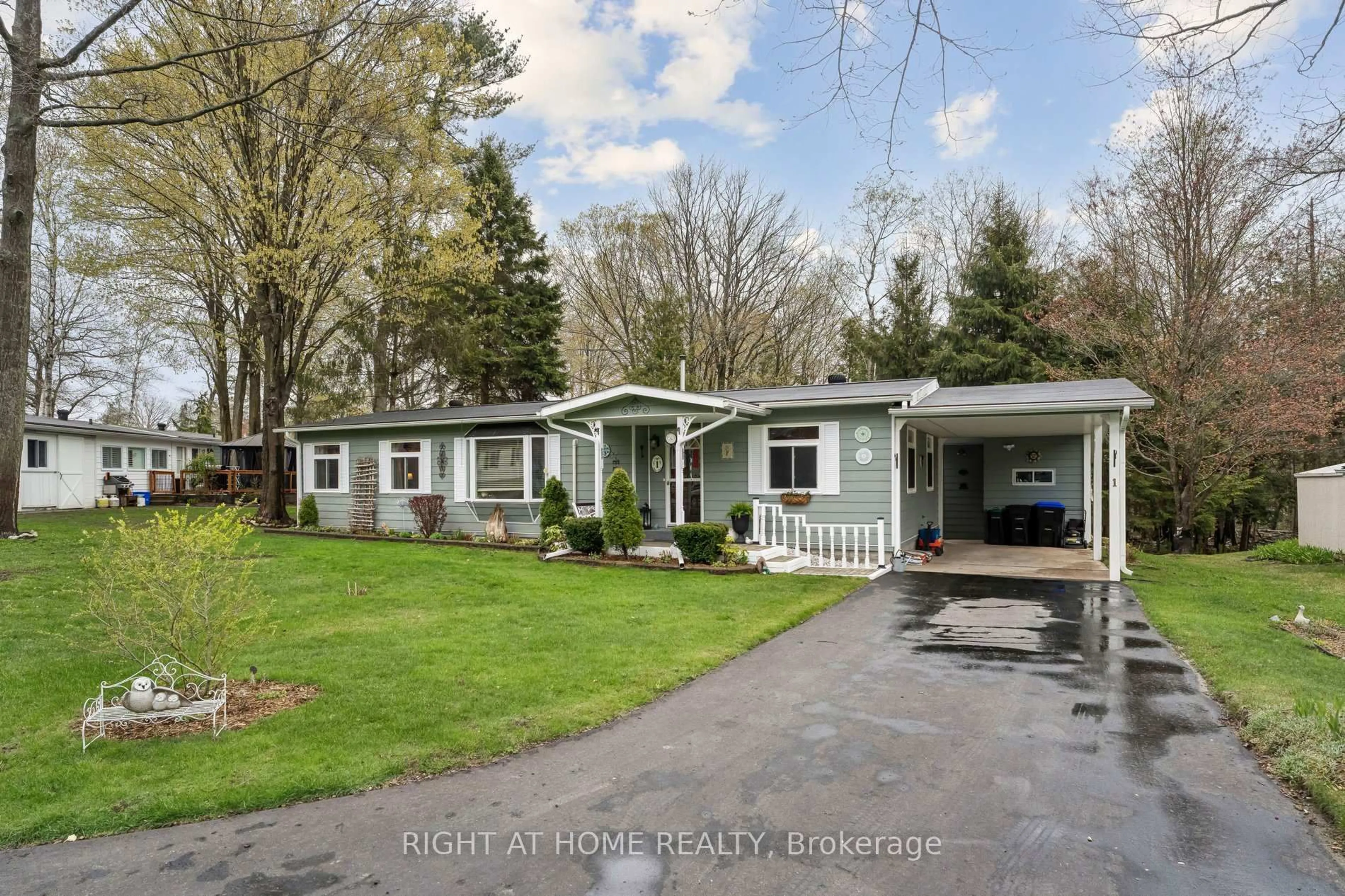 A pic from outside/outdoor area/front of a property/back of a property/a pic from drone, street for 1 Allen Dr, Wasaga Beach Ontario L9Z 1K5