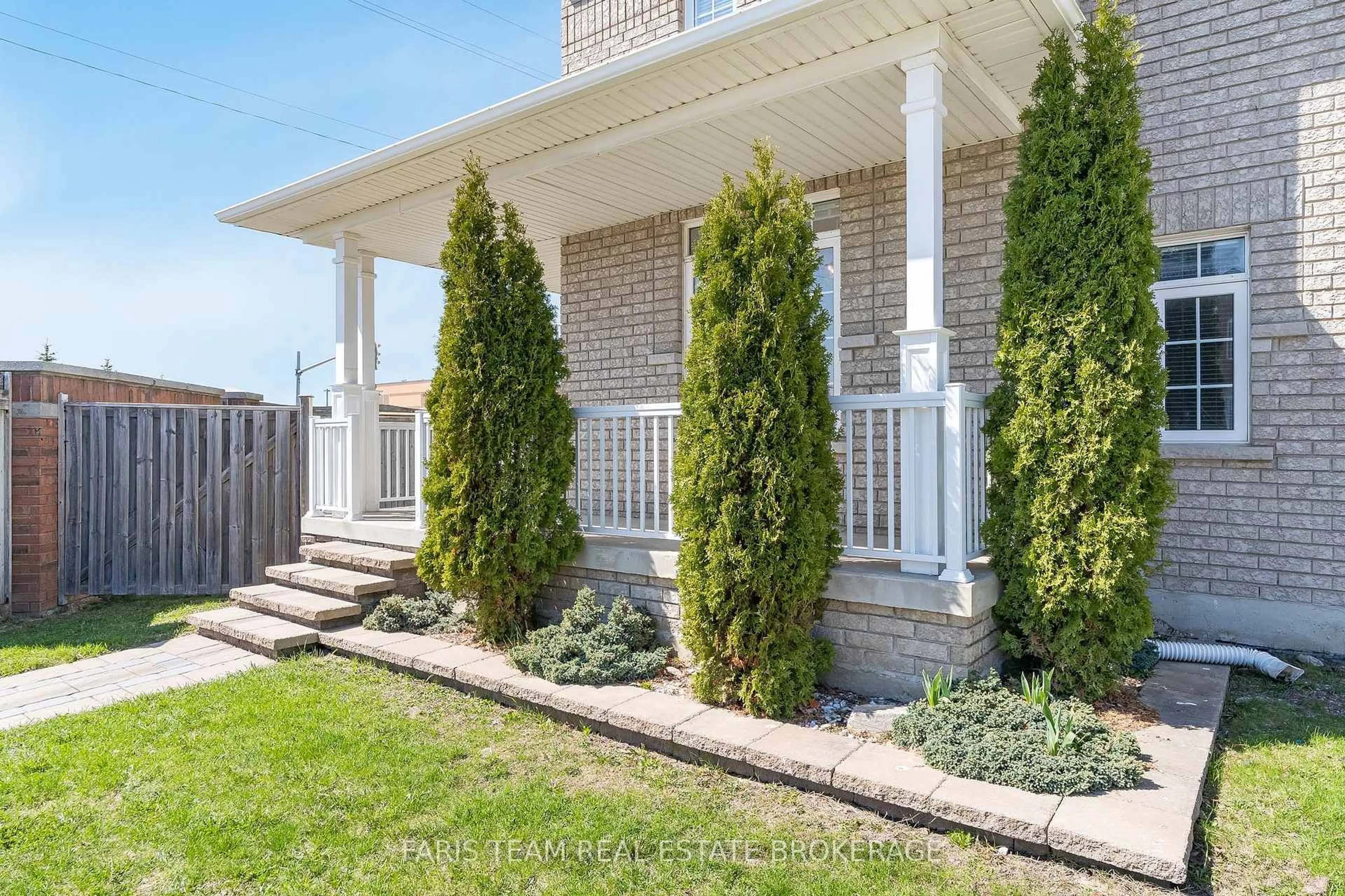Home with brick exterior material, street for 135 Prince William Way, Barrie Ontario L4M 7H6