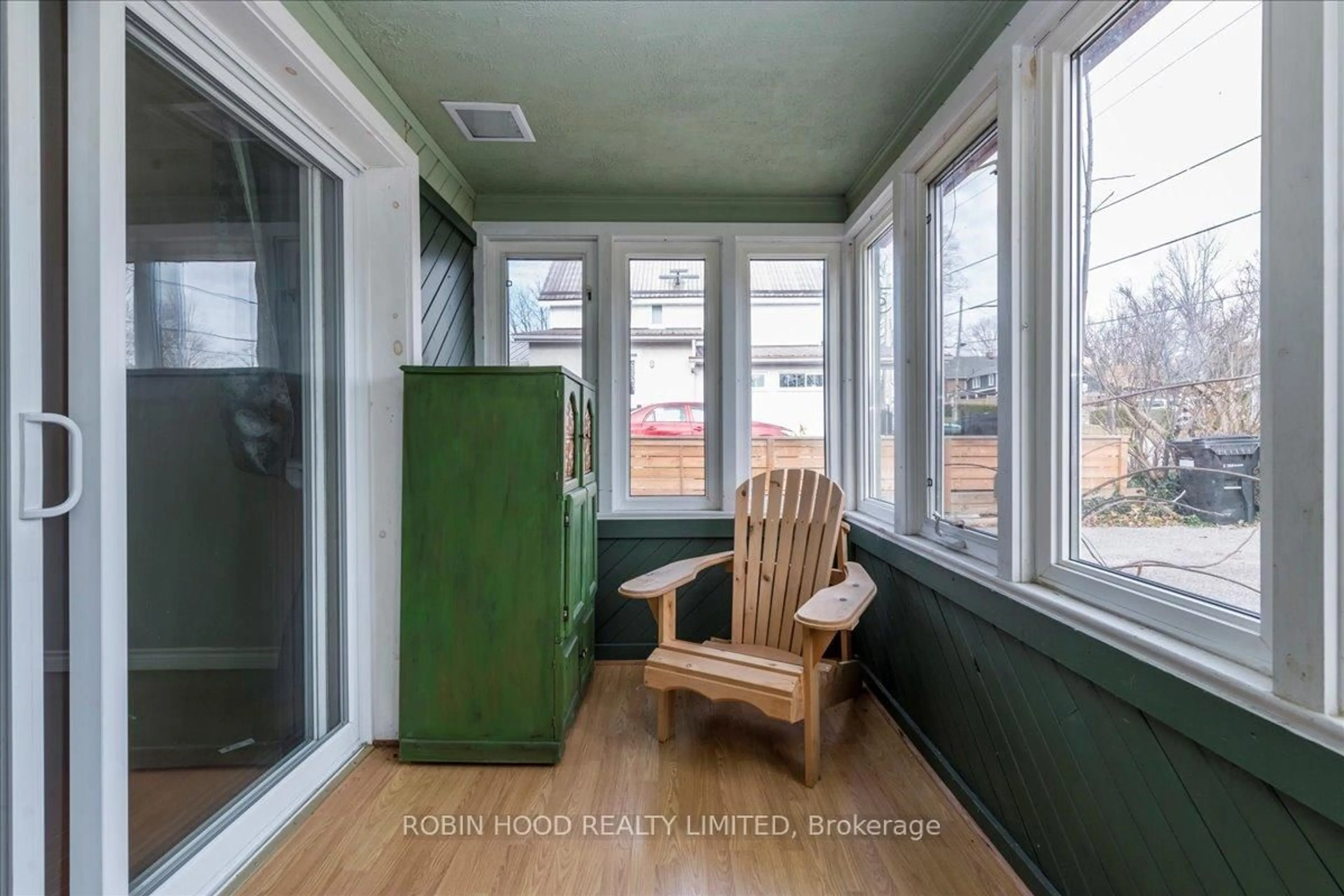 Indoor entryway for 10 Lucy St, Penetanguishene Ontario L9M 1K7