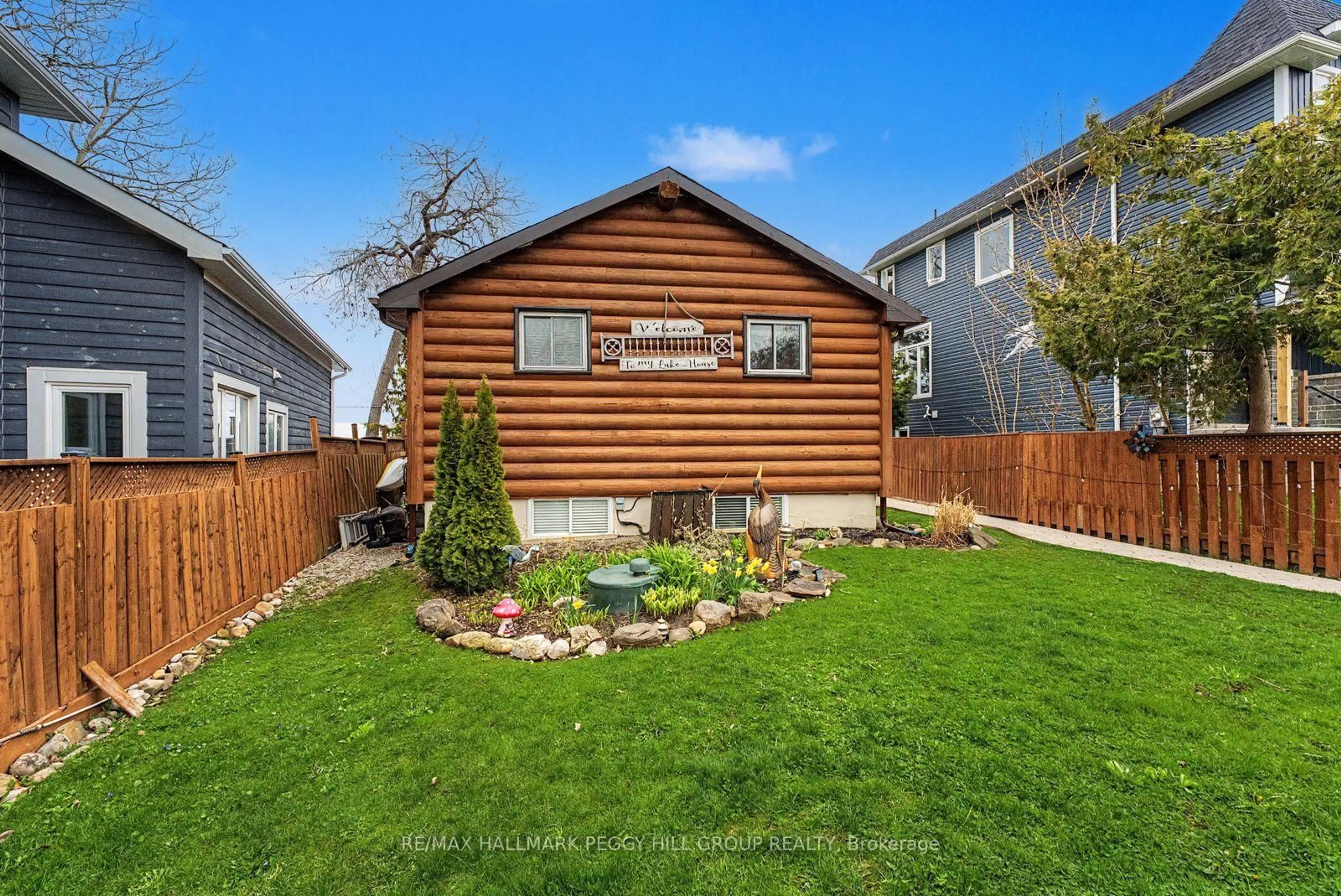 Home with vinyl exterior material, street for 17 Stanley Ave, Oro-Medonte Ontario L0L 1T0