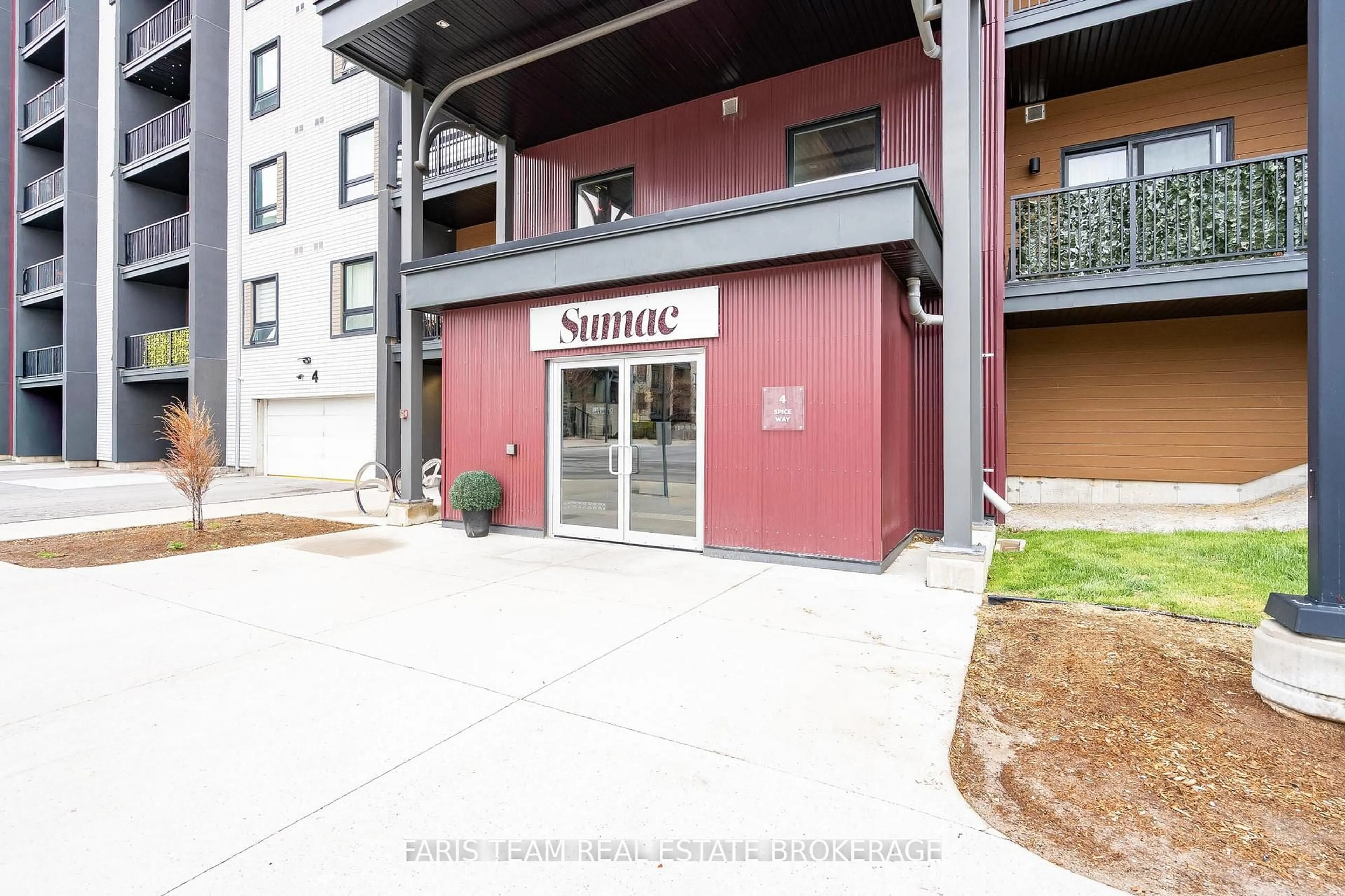 Patio, unknown for 4 Spice Way #402, Barrie Ontario L9J 0M2