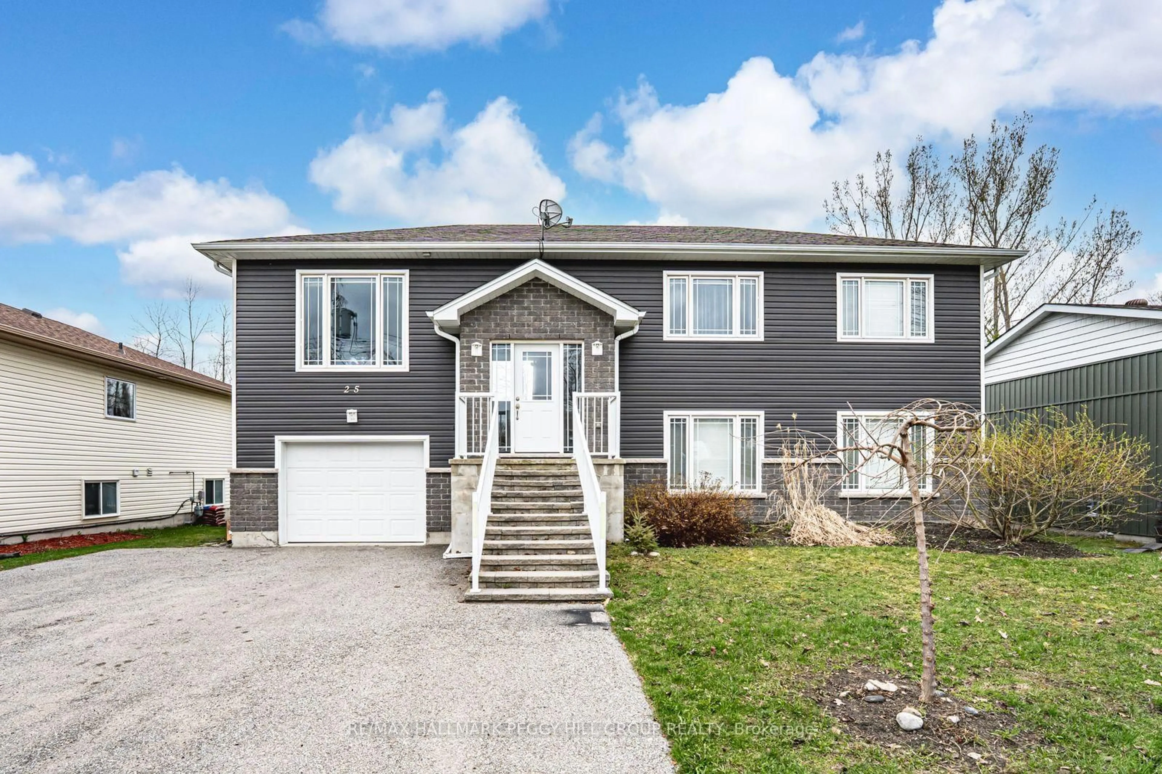 Home with vinyl exterior material, street for 25 Bay St, Tay Ontario L0K 2A0