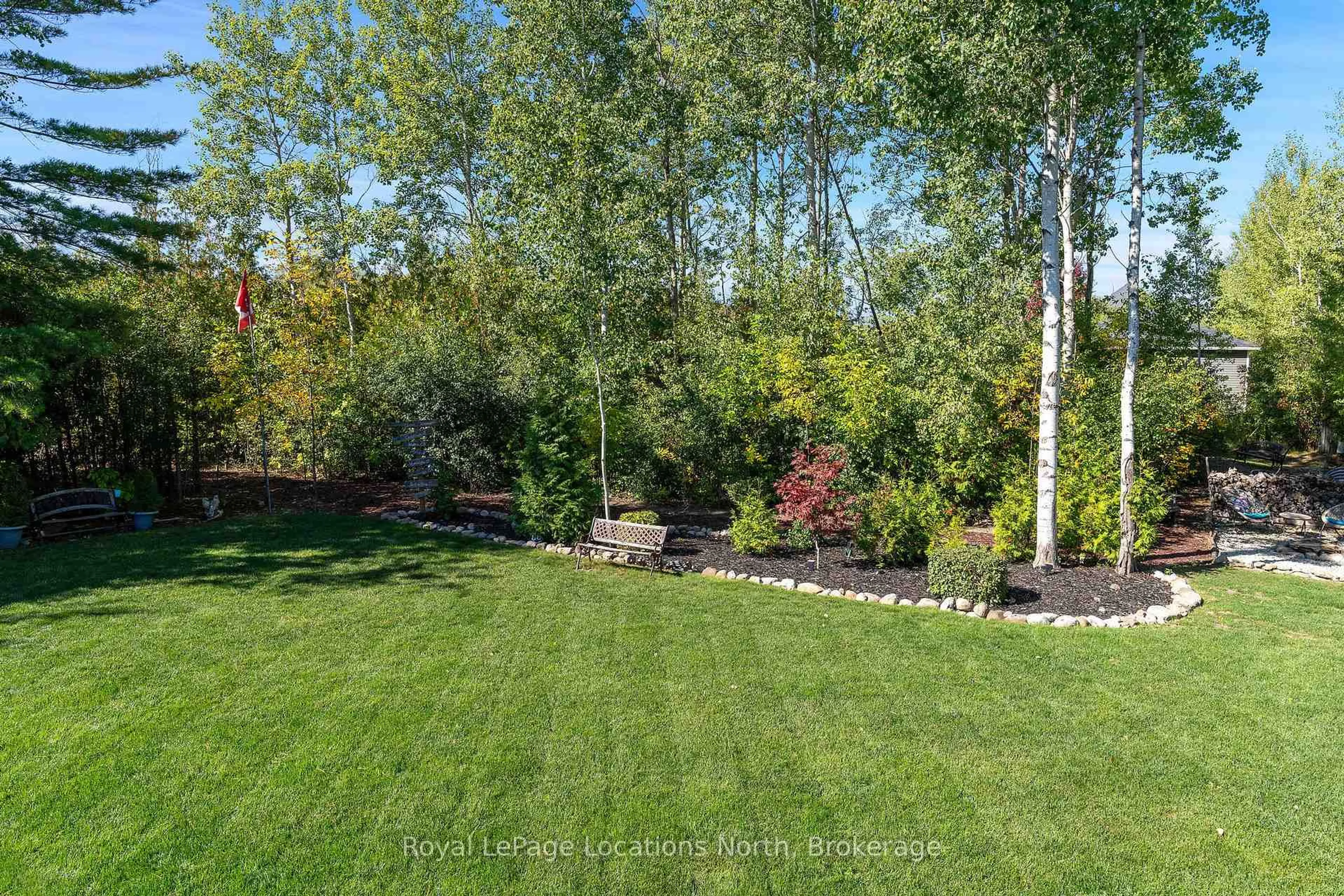 A pic from outside/outdoor area/front of a property/back of a property/a pic from drone, forest/trees view for 86 Marilyn Ave, Wasaga Beach Ontario L9Z 2Y1