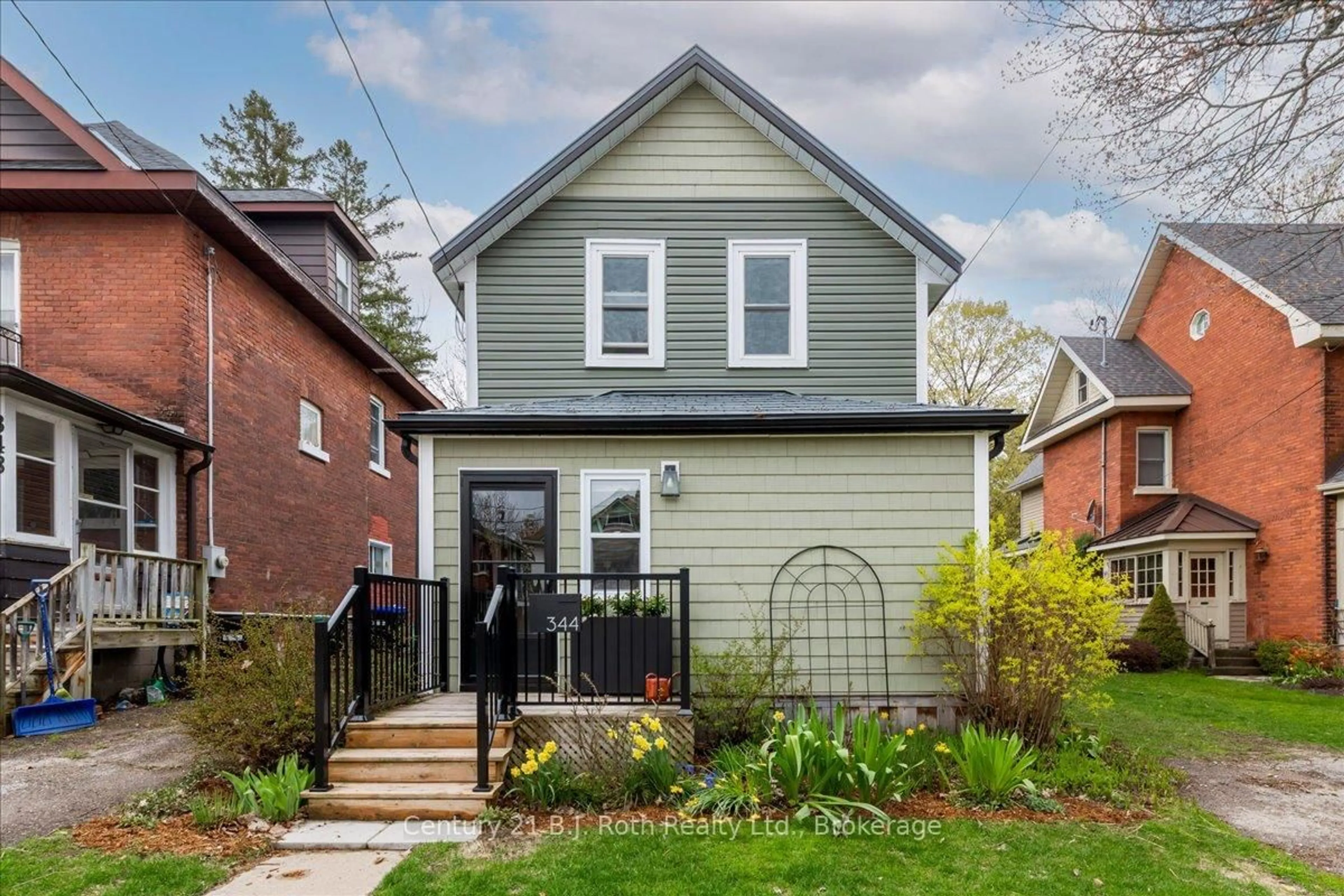 Home with brick exterior material, street for 344 Second St, Midland Ontario L4R 3R3