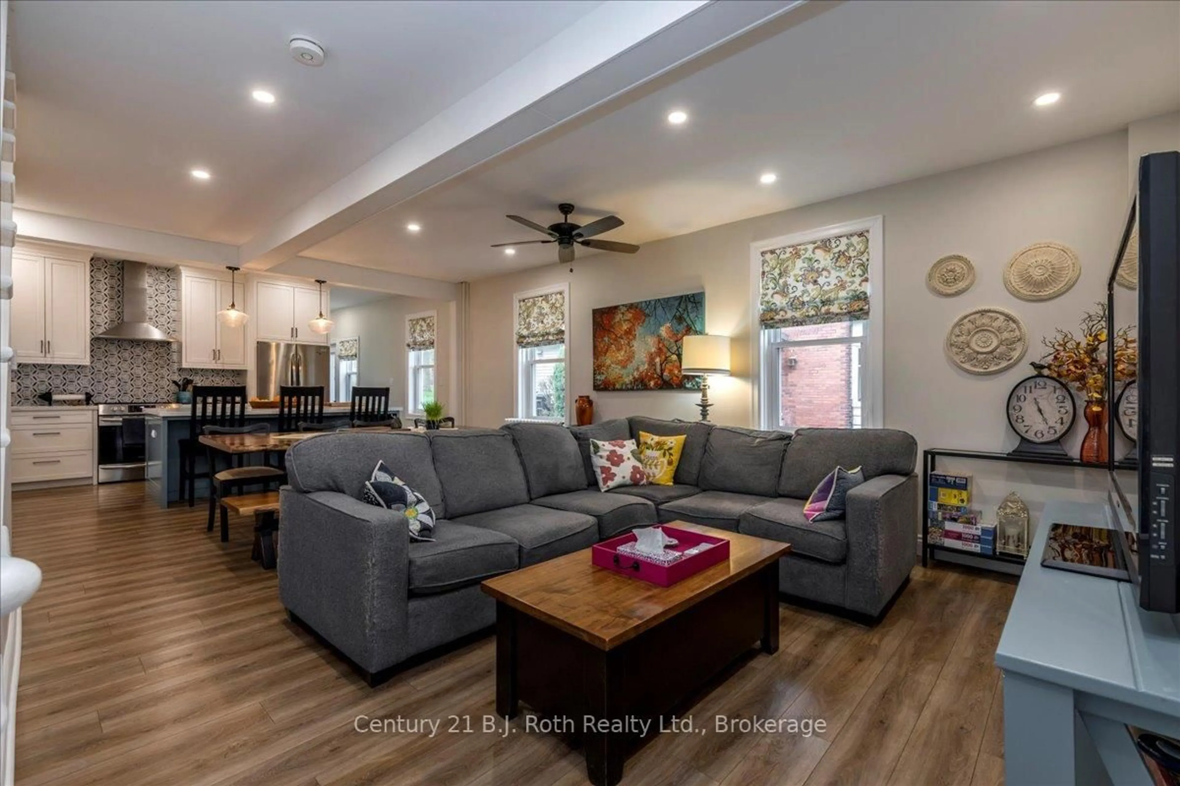Living room with furniture, unknown for 344 Second St, Midland Ontario L4R 3R3
