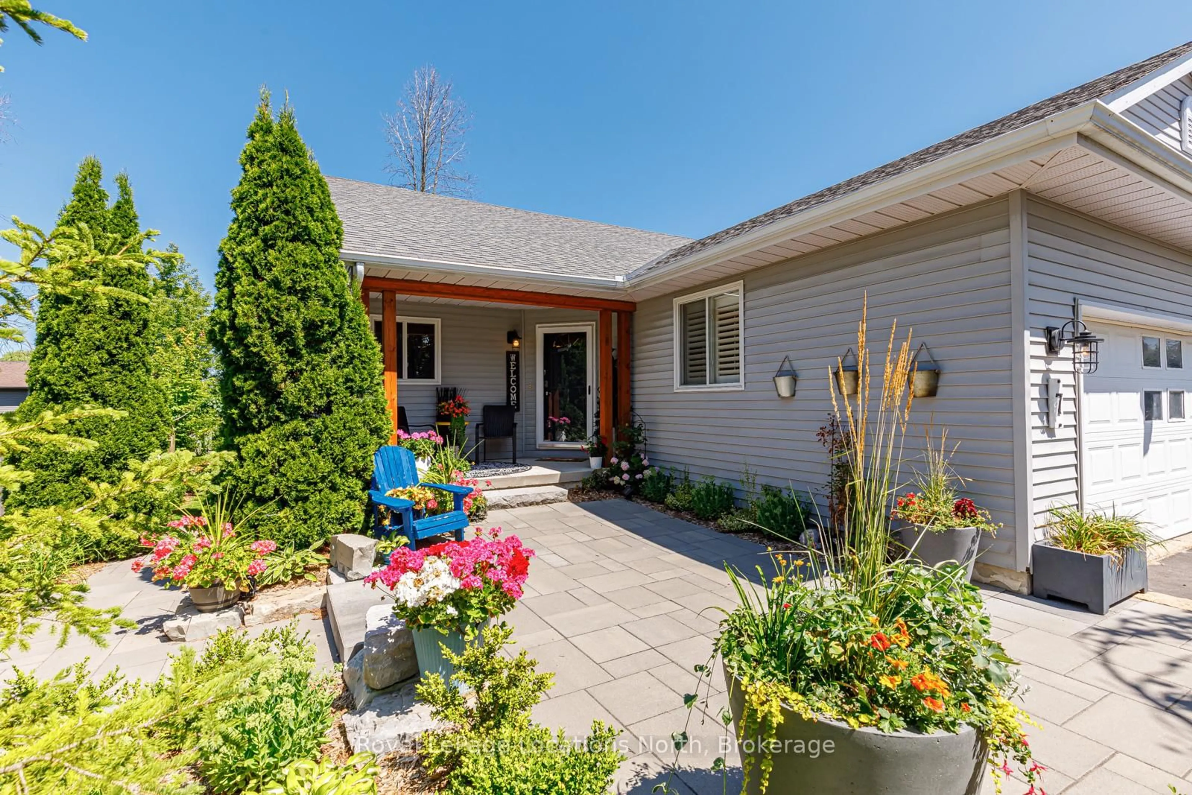 Patio, street for 7 Bush St, Collingwood Ontario L9Y 4S9