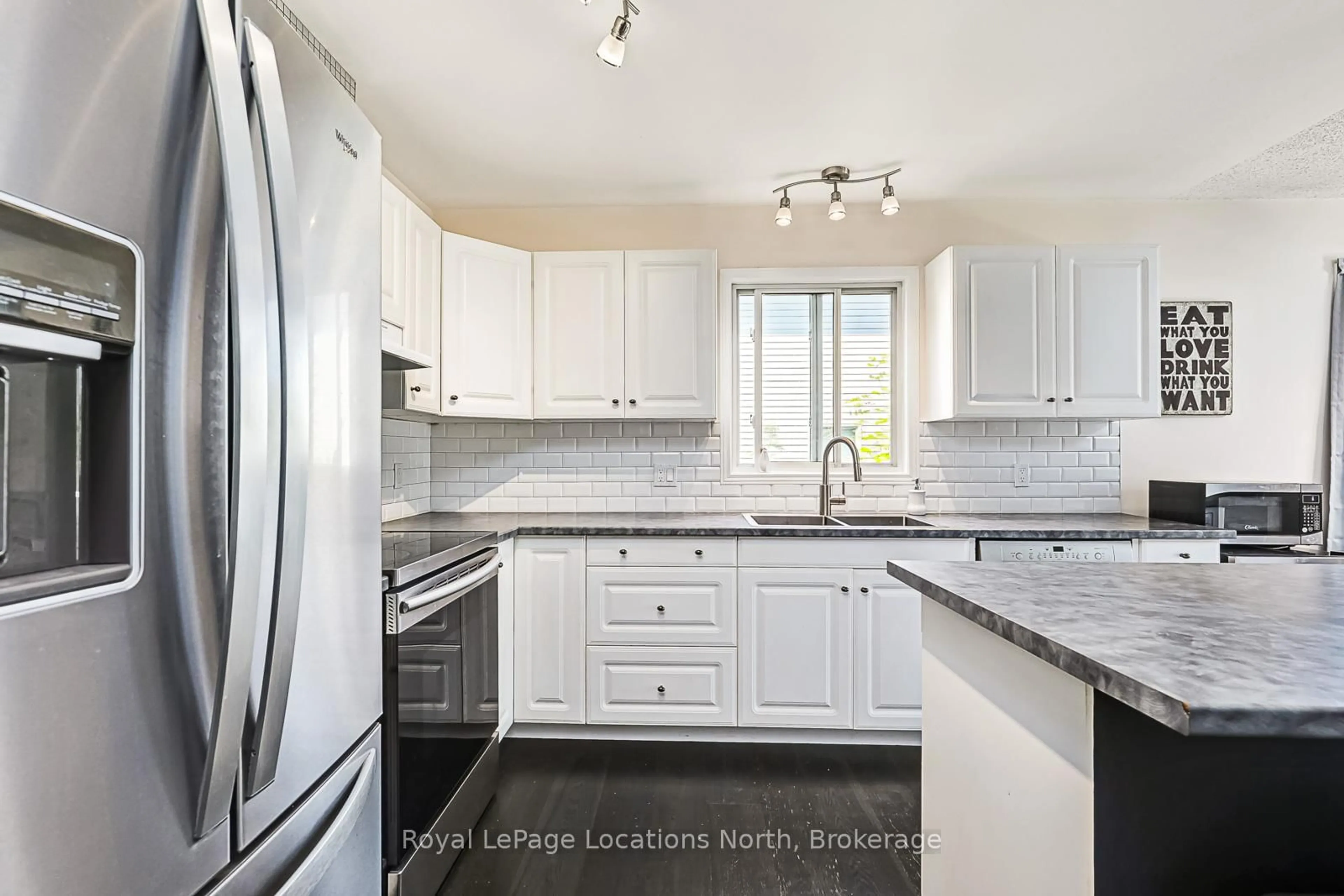 Standard kitchen, ceramic/tile floor for 7 Bush St, Collingwood Ontario L9Y 4S9