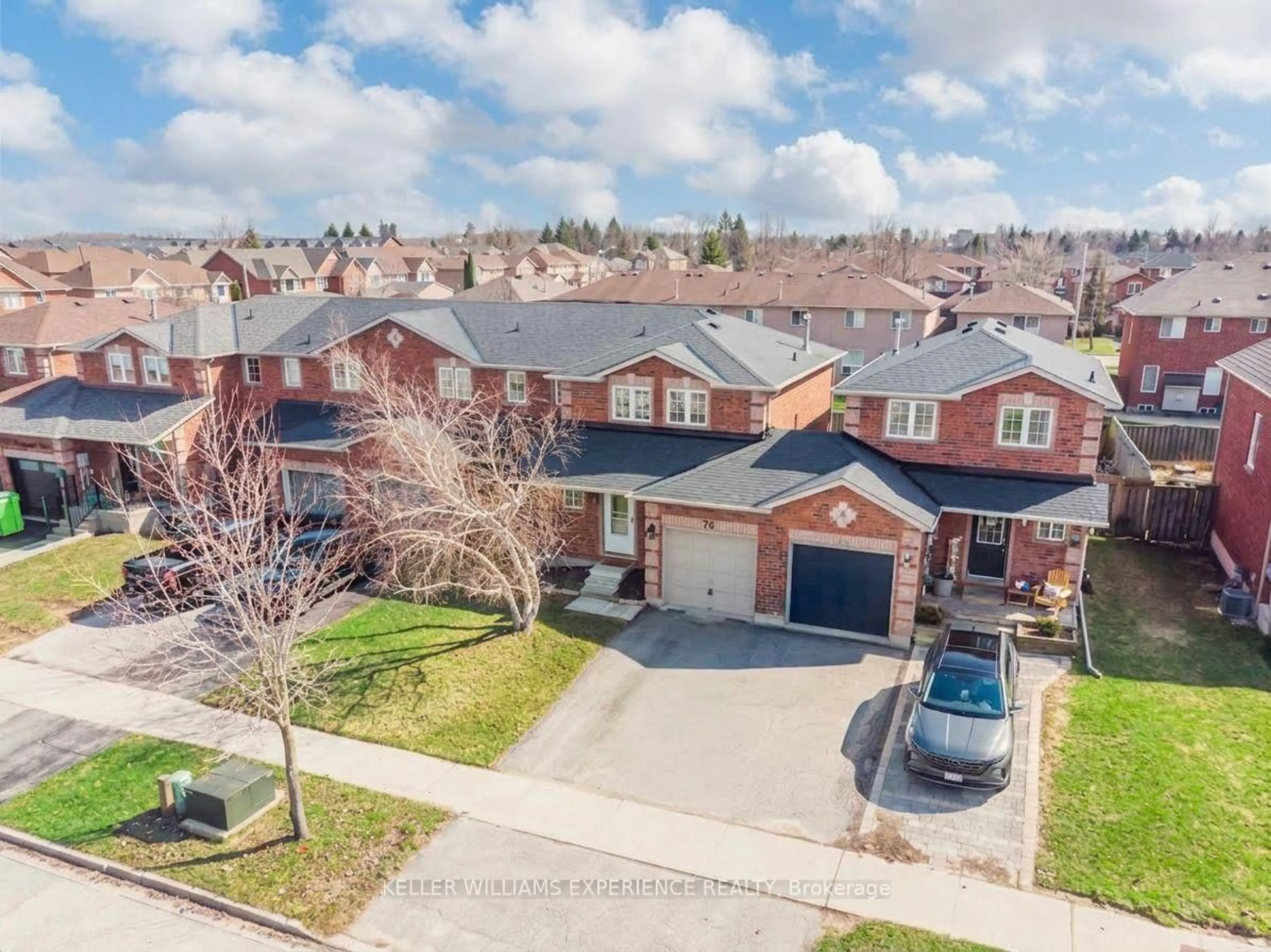 A pic from outside/outdoor area/front of a property/back of a property/a pic from drone, street for 70 Weymouth Rd, Barrie Ontario L4M 6R7