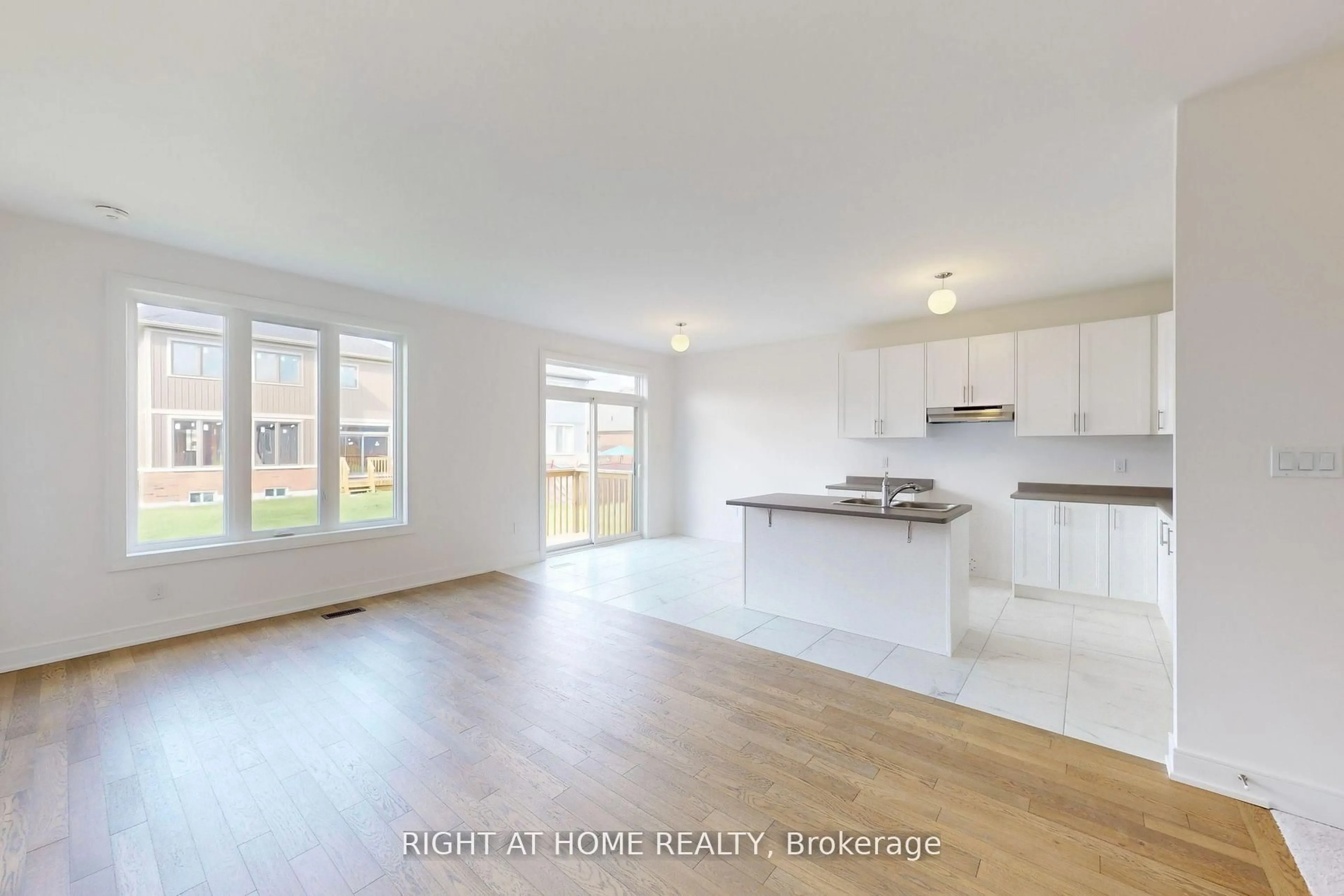 Open concept kitchen, wood/laminate floor for 258 Duncan St, Clearview Ontario L0M 1S0