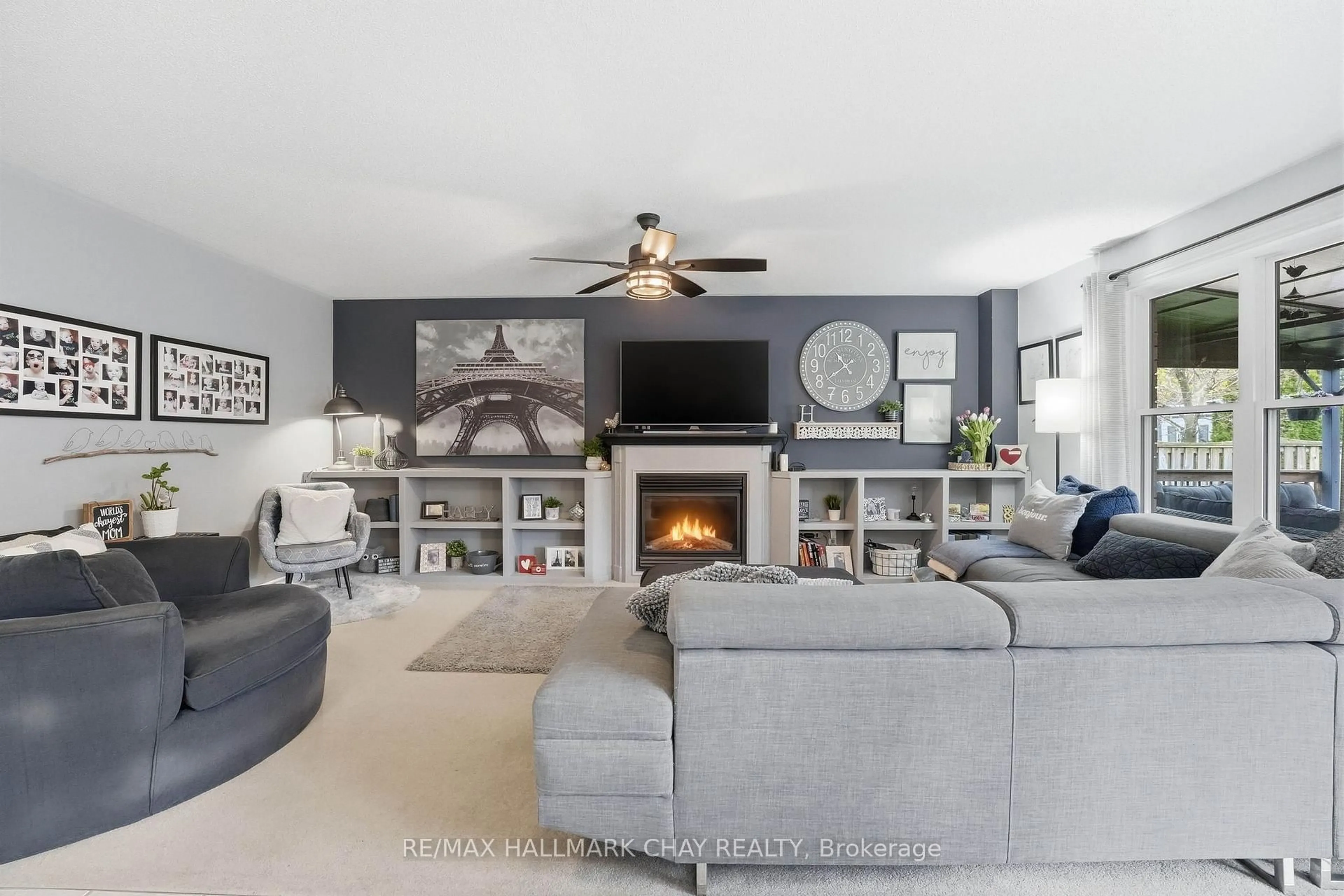 Living room with furniture, unknown for 94 Ruffet Dr, Barrie Ontario L4N 0N7