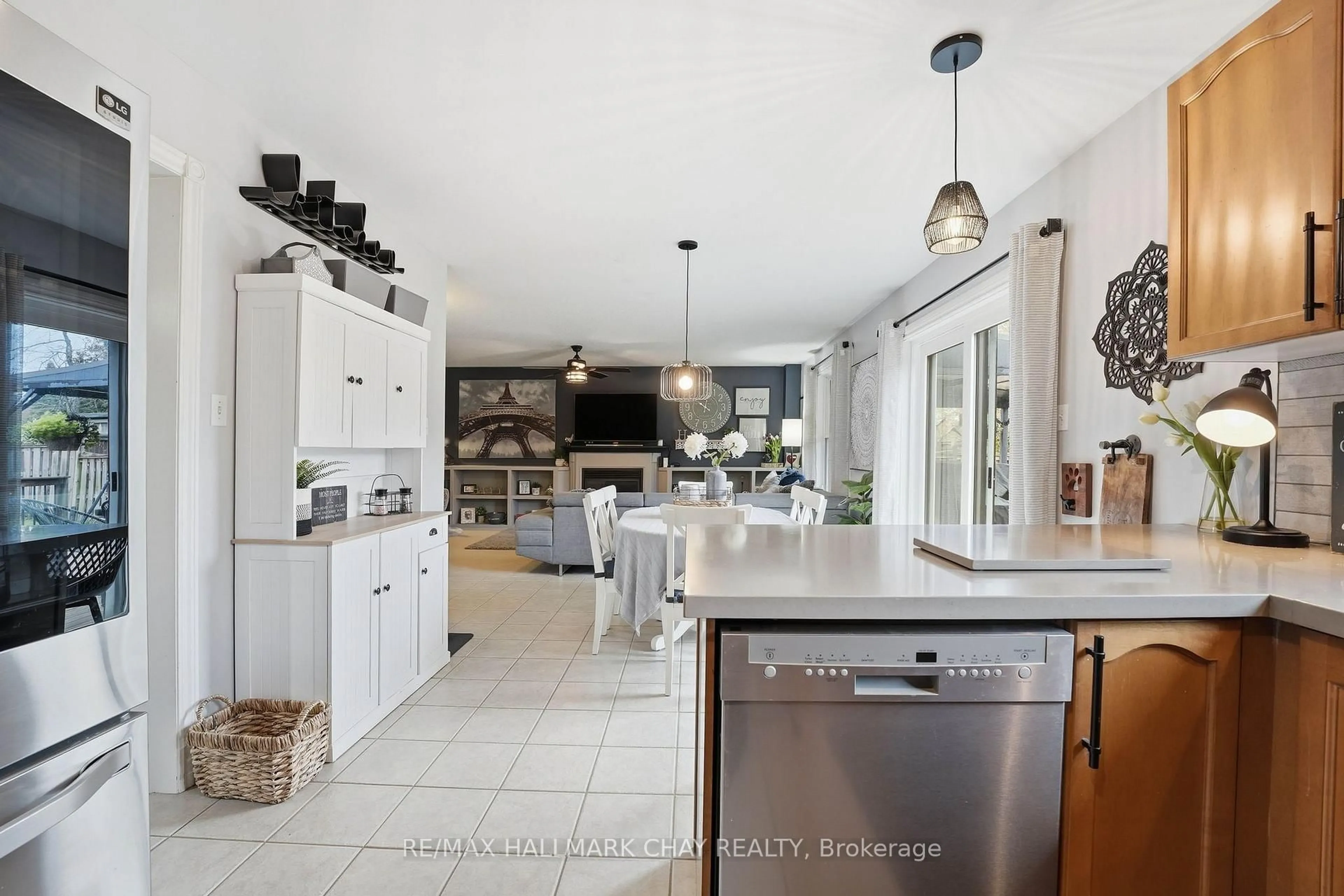 Open concept kitchen, ceramic/tile floor for 94 Ruffet Dr, Barrie Ontario L4N 0N7